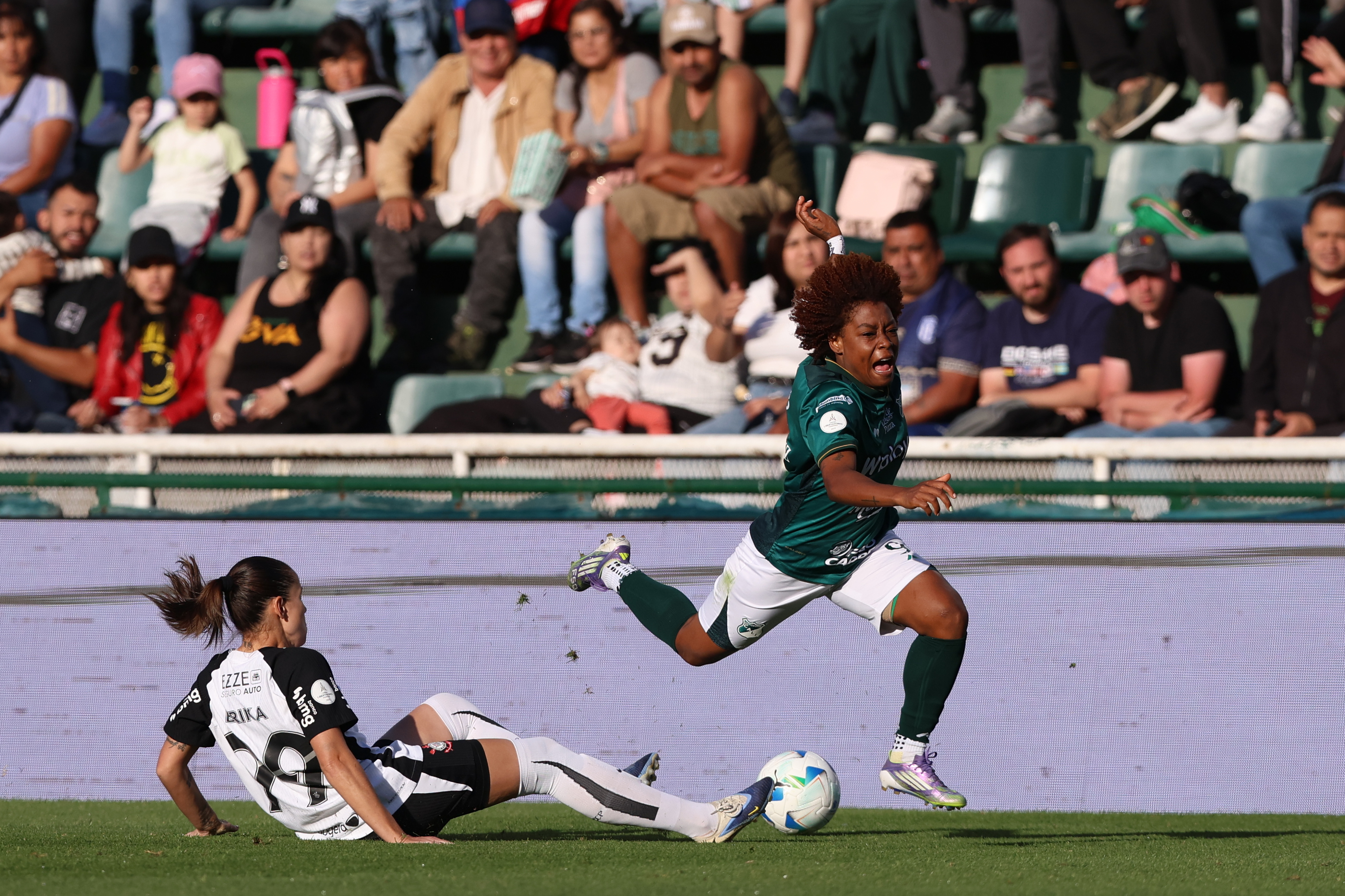 Brazilian club claims sixth title, third straight, by beating Deportivo Cali on penalties Buenos Aires, Argentina – October 18, 2025: Brazilian club Corinthians were crowned champions o...