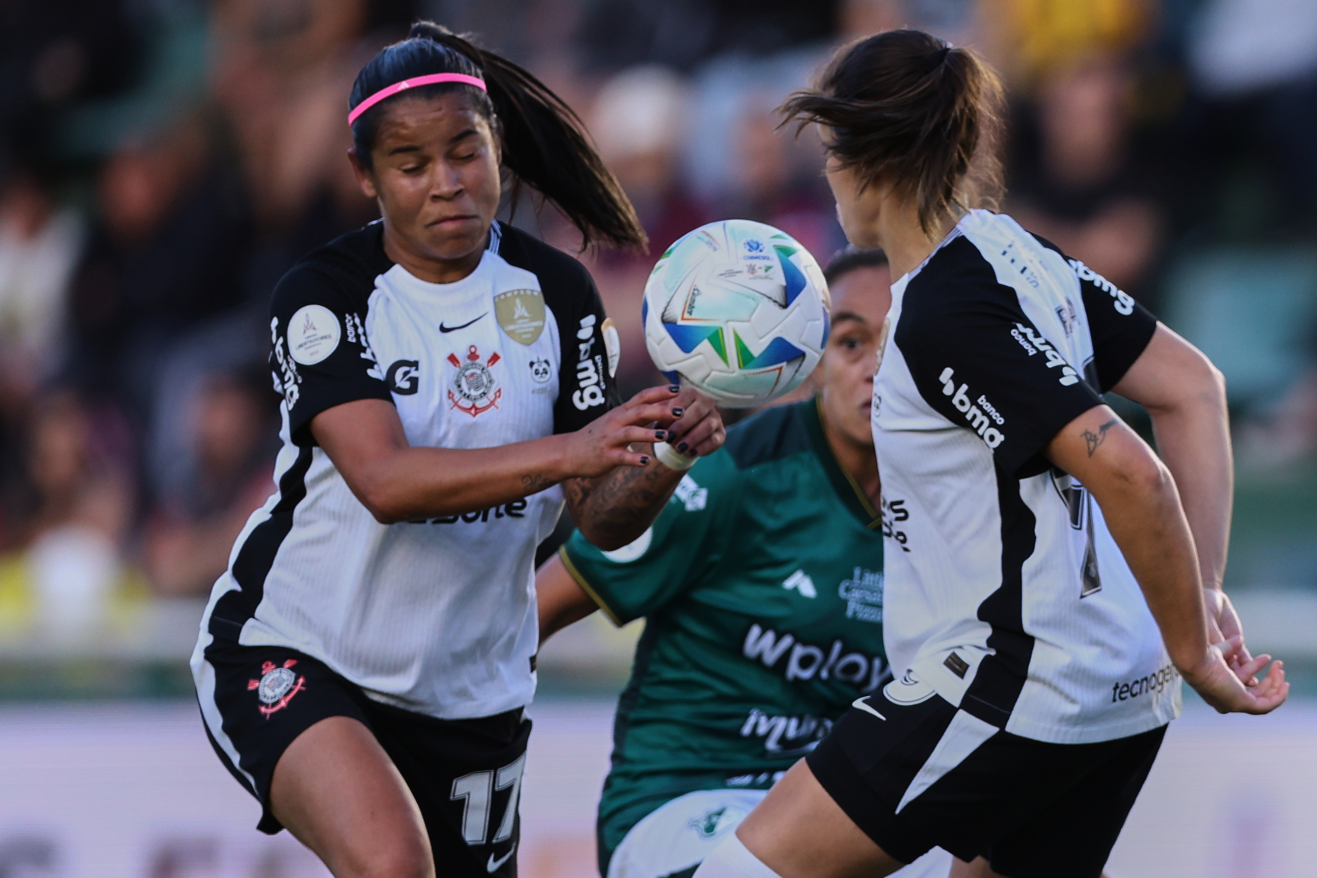 Brazilian club claims sixth title, third straight, by beating Deportivo Cali on penalties Buenos Aires, Argentina – October 18, 2025: Brazilian club Corinthians were crowned champions o...