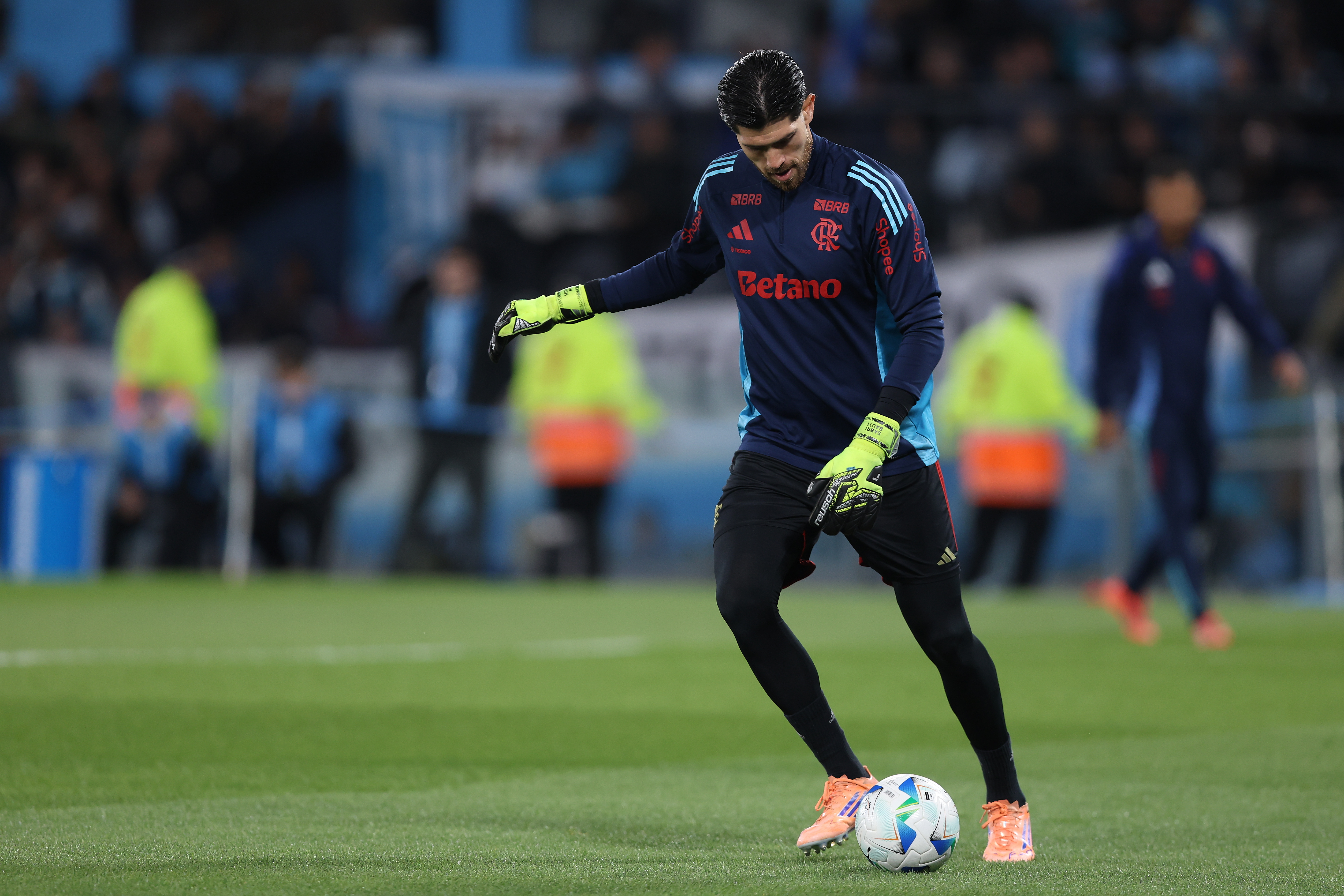 The Argentine "Academia" failed to overturn the tie despite a numerical advantage and was denied by goalkeeper Agustín Rossi Avellaneda, Argentina – October 29, 2025: Racing Club was eliminated from the 2025 Copa Liberta...