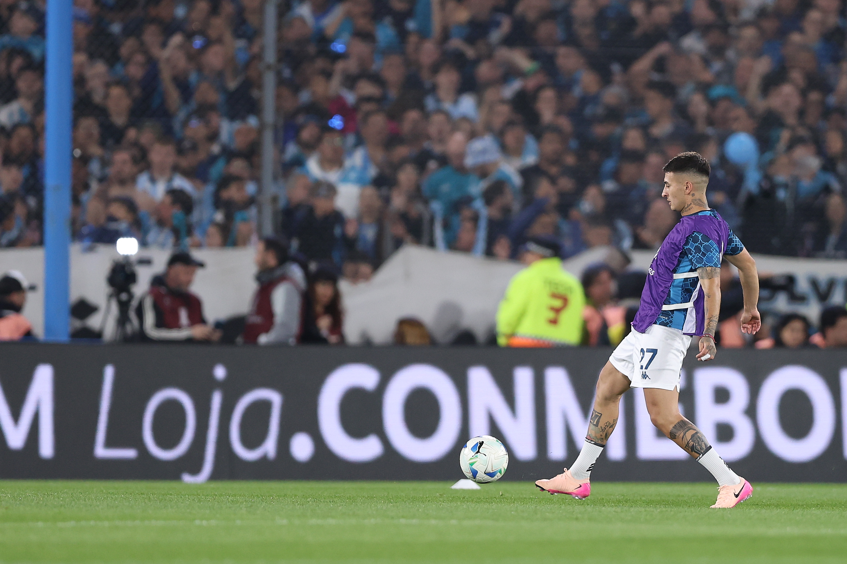 The Argentine "Academia" failed to overturn the tie despite a numerical advantage and was denied by goalkeeper Agustín Rossi Avellaneda, Argentina – October 29, 2025: Racing Club was eliminated from the 2025 Copa Liberta...