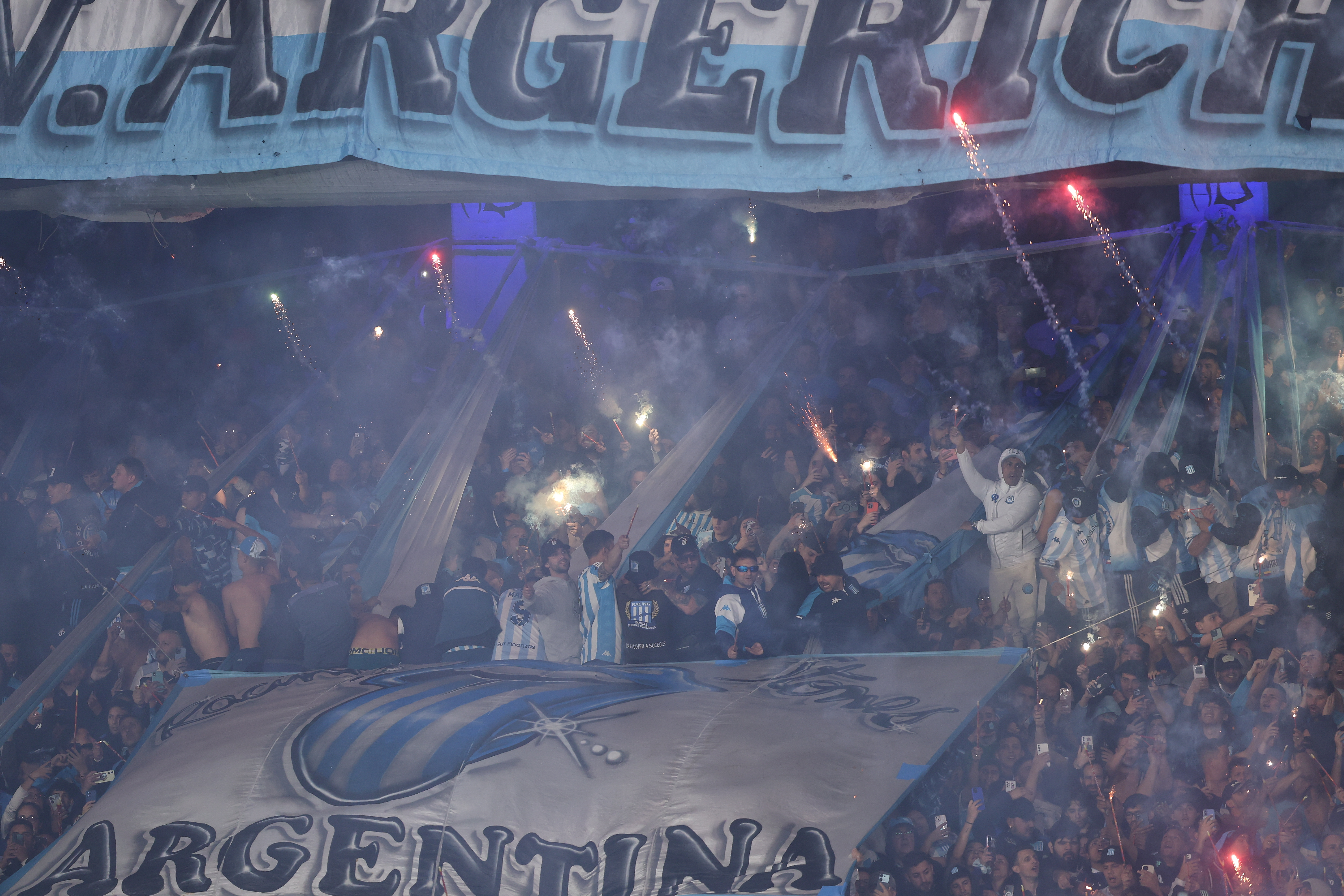 The Argentine "Academia" failed to overturn the tie despite a numerical advantage and was denied by goalkeeper Agustín Rossi Avellaneda, Argentina – October 29, 2025: Racing Club was eliminated from the 2025 Copa Liberta...