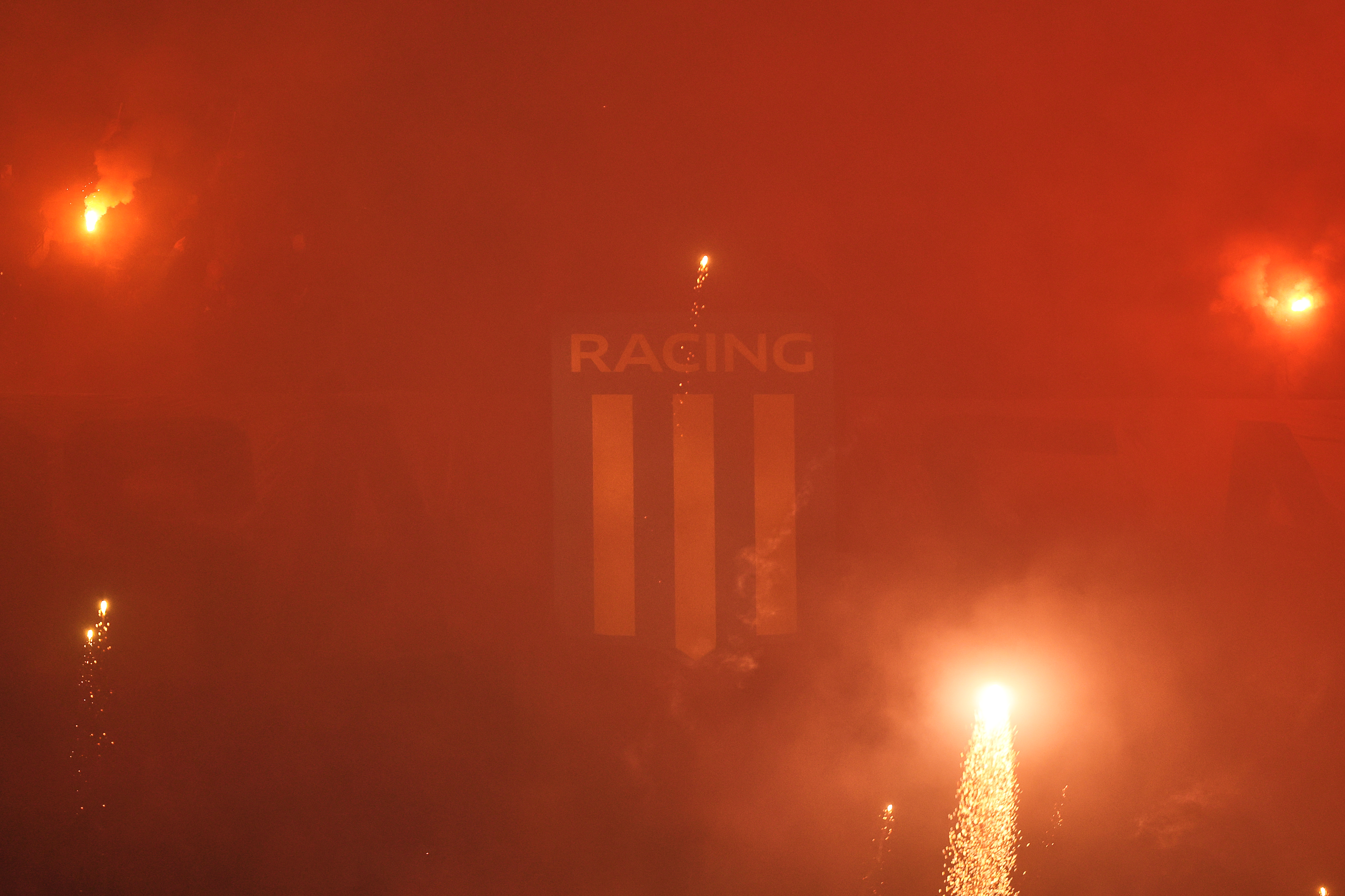 The Argentine "Academia" failed to overturn the tie despite a numerical advantage and was denied by goalkeeper Agustín Rossi Avellaneda, Argentina – October 29, 2025: Racing Club was eliminated from the 2025 Copa Liberta...
