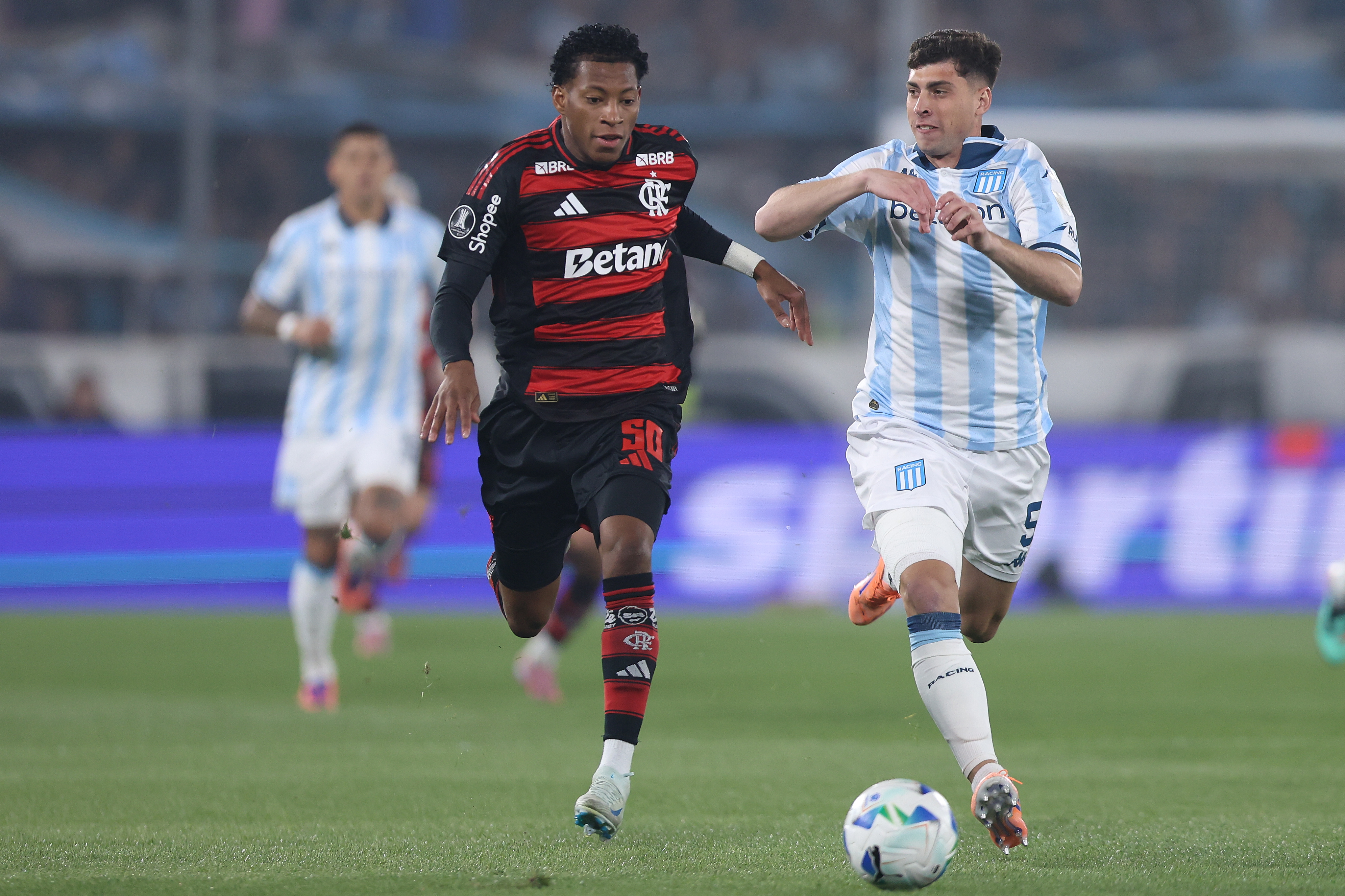 The Argentine "Academia" failed to overturn the tie despite a numerical advantage and was denied by goalkeeper Agustín Rossi Avellaneda, Argentina – October 29, 2025: Racing Club was eliminated from the 2025 Copa Liberta...