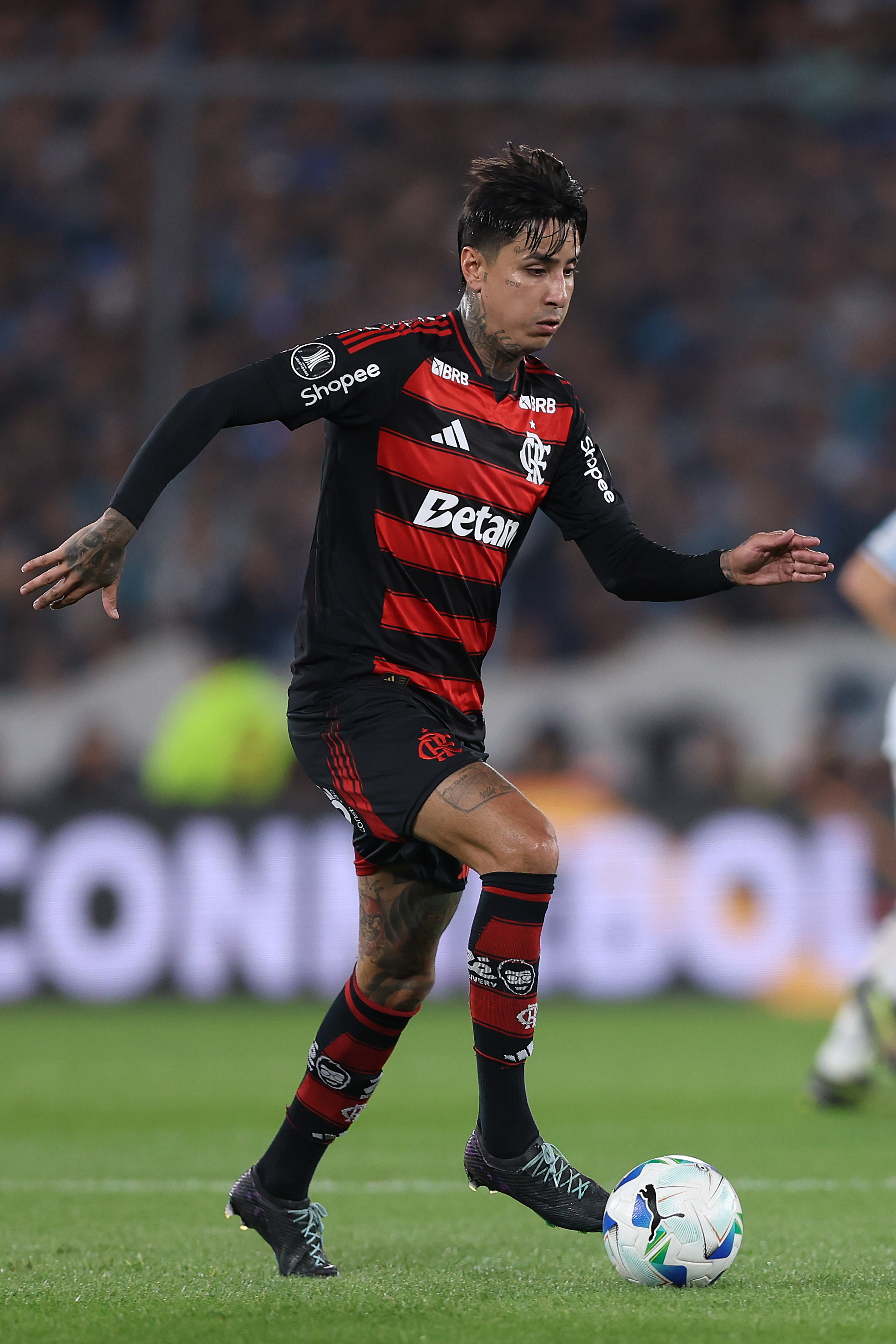 The Argentine "Academia" failed to overturn the tie despite a numerical advantage and was denied by goalkeeper Agustín Rossi Avellaneda, Argentina – October 29, 2025: Racing Club was eliminated from the 2025 Copa Liberta...