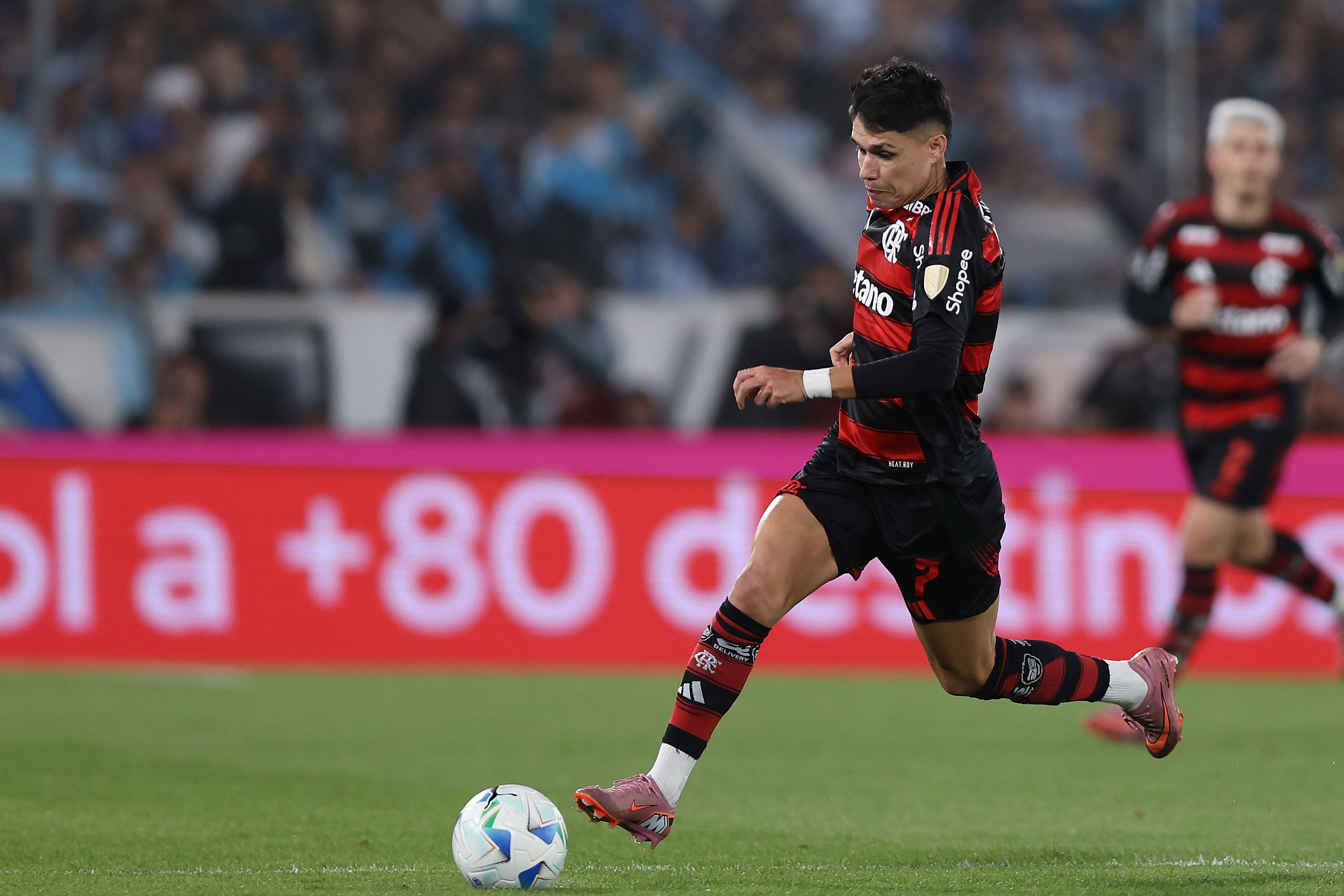 The Argentine "Academia" failed to overturn the tie despite a numerical advantage and was denied by goalkeeper Agustín Rossi Avellaneda, Argentina – October 29, 2025: Racing Club was eliminated from the 2025 Copa Liberta...