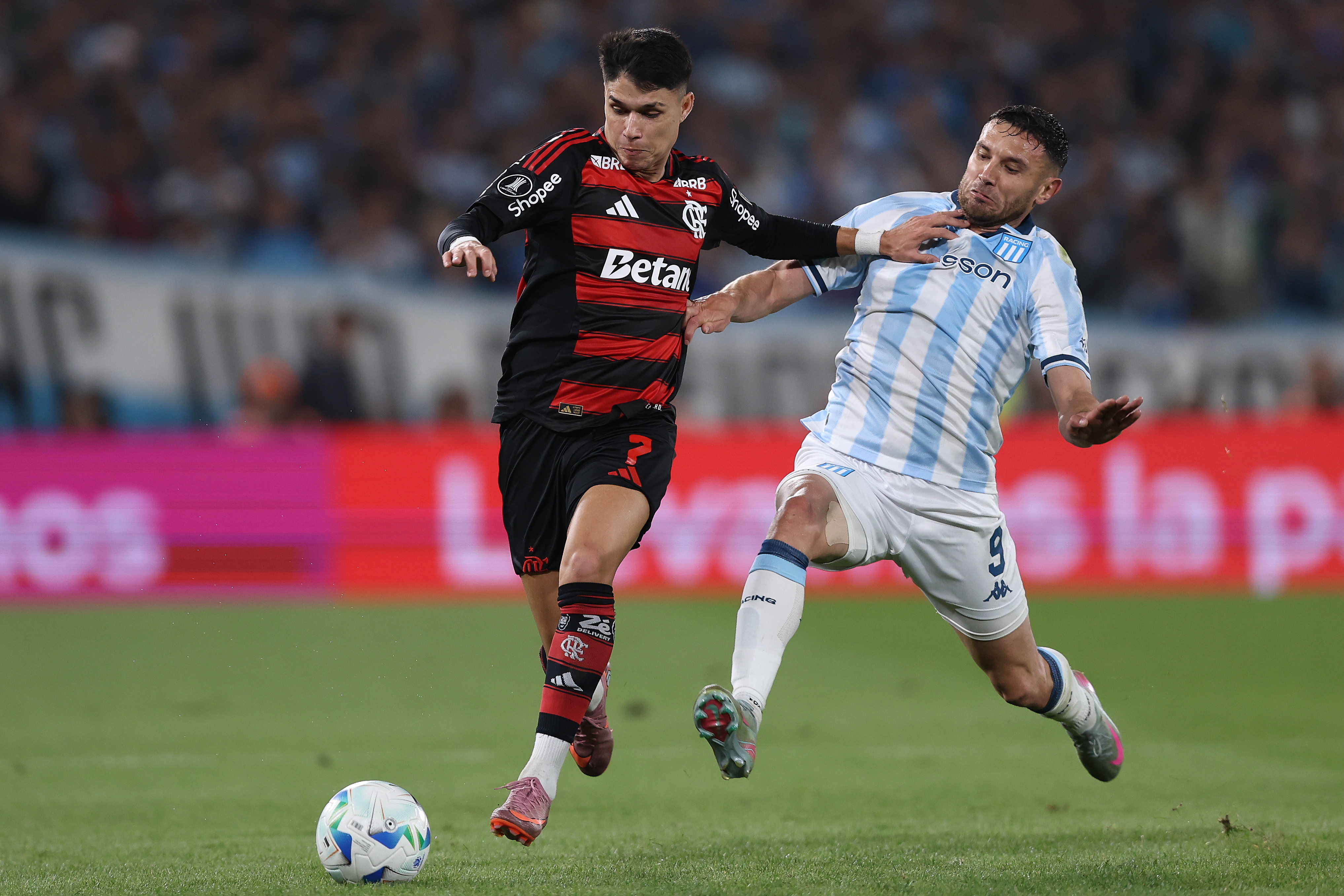 The Argentine "Academia" failed to overturn the tie despite a numerical advantage and was denied by goalkeeper Agustín Rossi Avellaneda, Argentina – October 29, 2025: Racing Club was eliminated from the 2025 Copa Liberta...