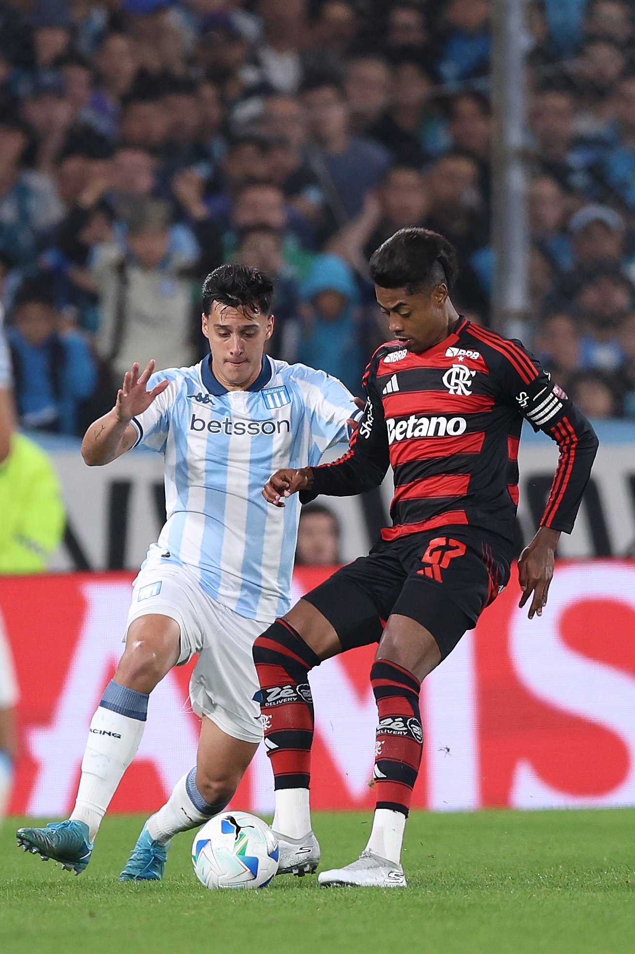 The Argentine "Academia" failed to overturn the tie despite a numerical advantage and was denied by goalkeeper Agustín Rossi Avellaneda, Argentina – October 29, 2025: Racing Club was eliminated from the 2025 Copa Liberta...