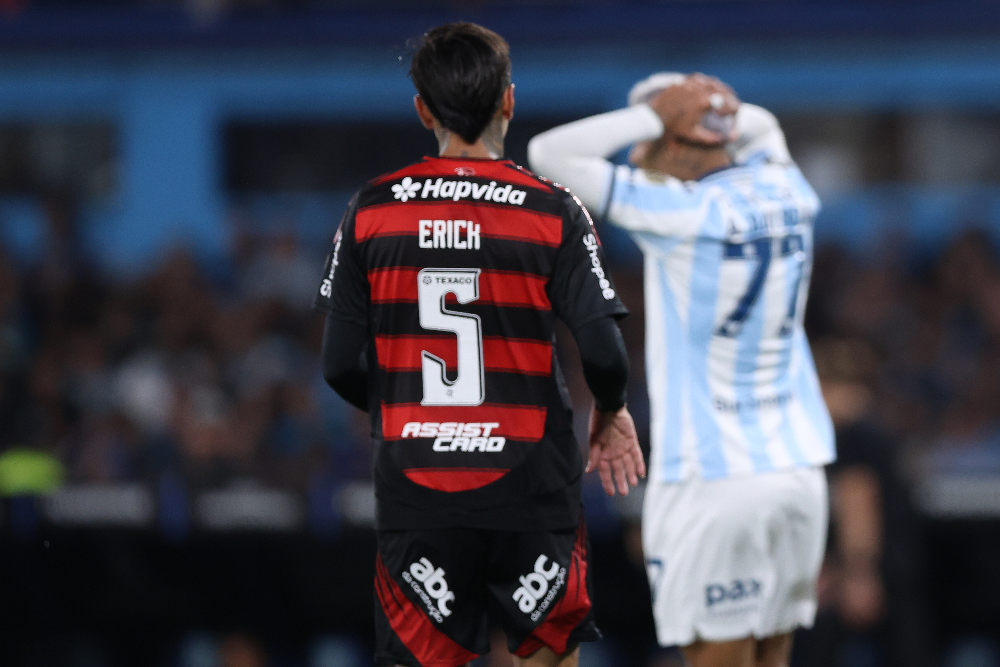 The Argentine "Academia" failed to overturn the tie despite a numerical advantage and was denied by goalkeeper Agustín Rossi Avellaneda, Argentina – October 29, 2025: Racing Club was eliminated from the 2025 Copa Liberta...