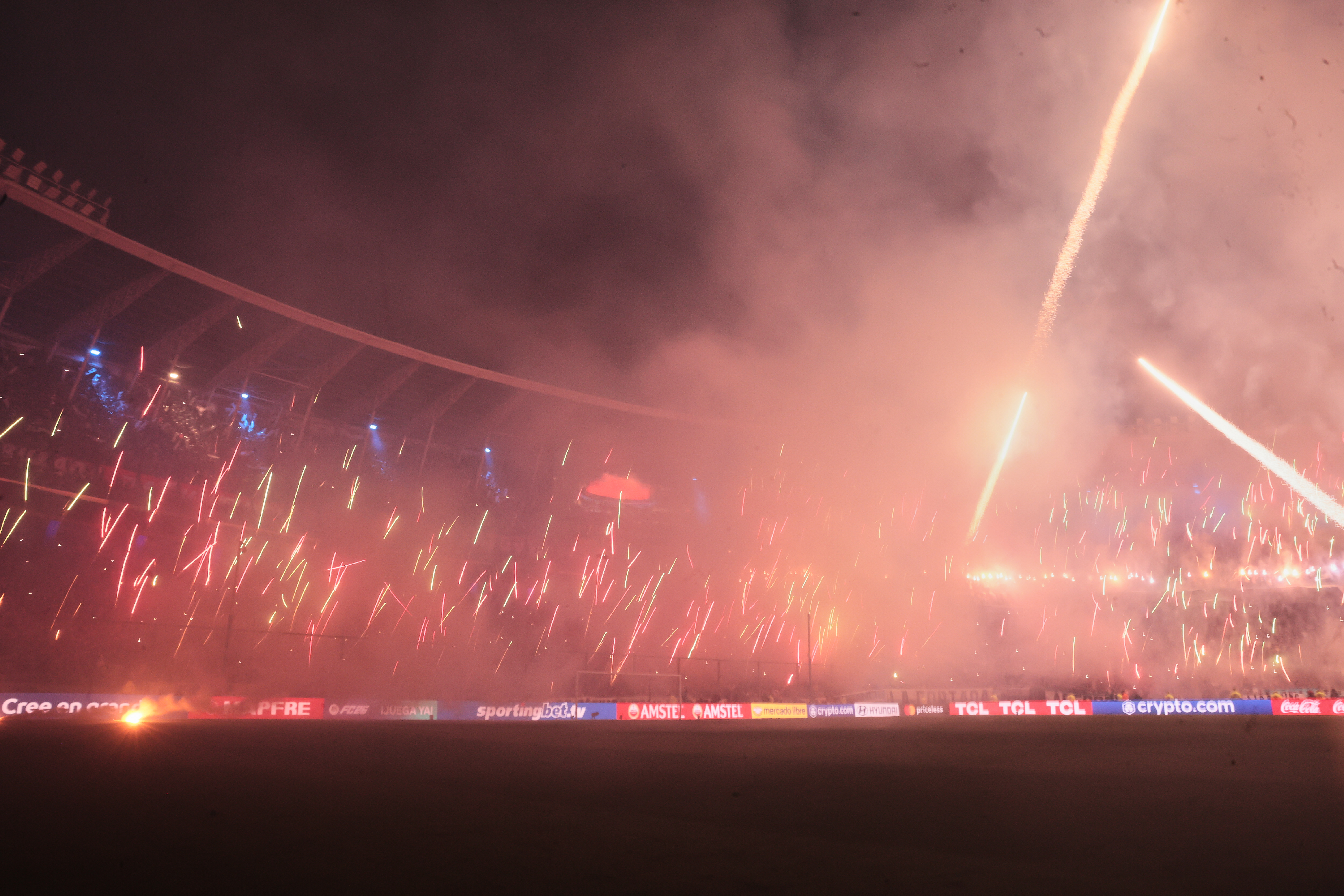 The Argentine "Academia" failed to overturn the tie despite a numerical advantage and was denied by goalkeeper Agustín Rossi Avellaneda, Argentina – October 29, 2025: Racing Club was eliminated from the 2025 Copa Liberta...