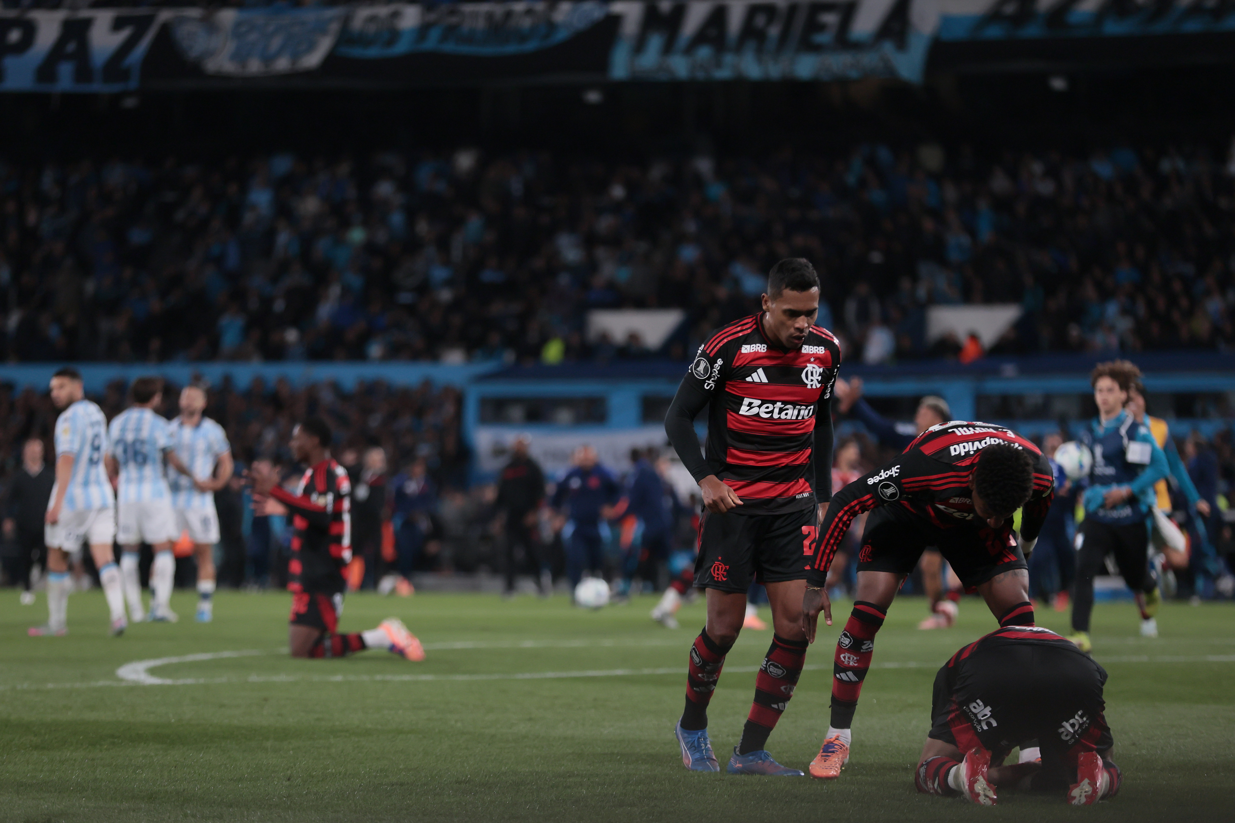 The Argentine "Academia" failed to overturn the tie despite a numerical advantage and was denied by goalkeeper Agustín Rossi Avellaneda, Argentina – October 29, 2025: Racing Club was eliminated from the 2025 Copa Liberta...