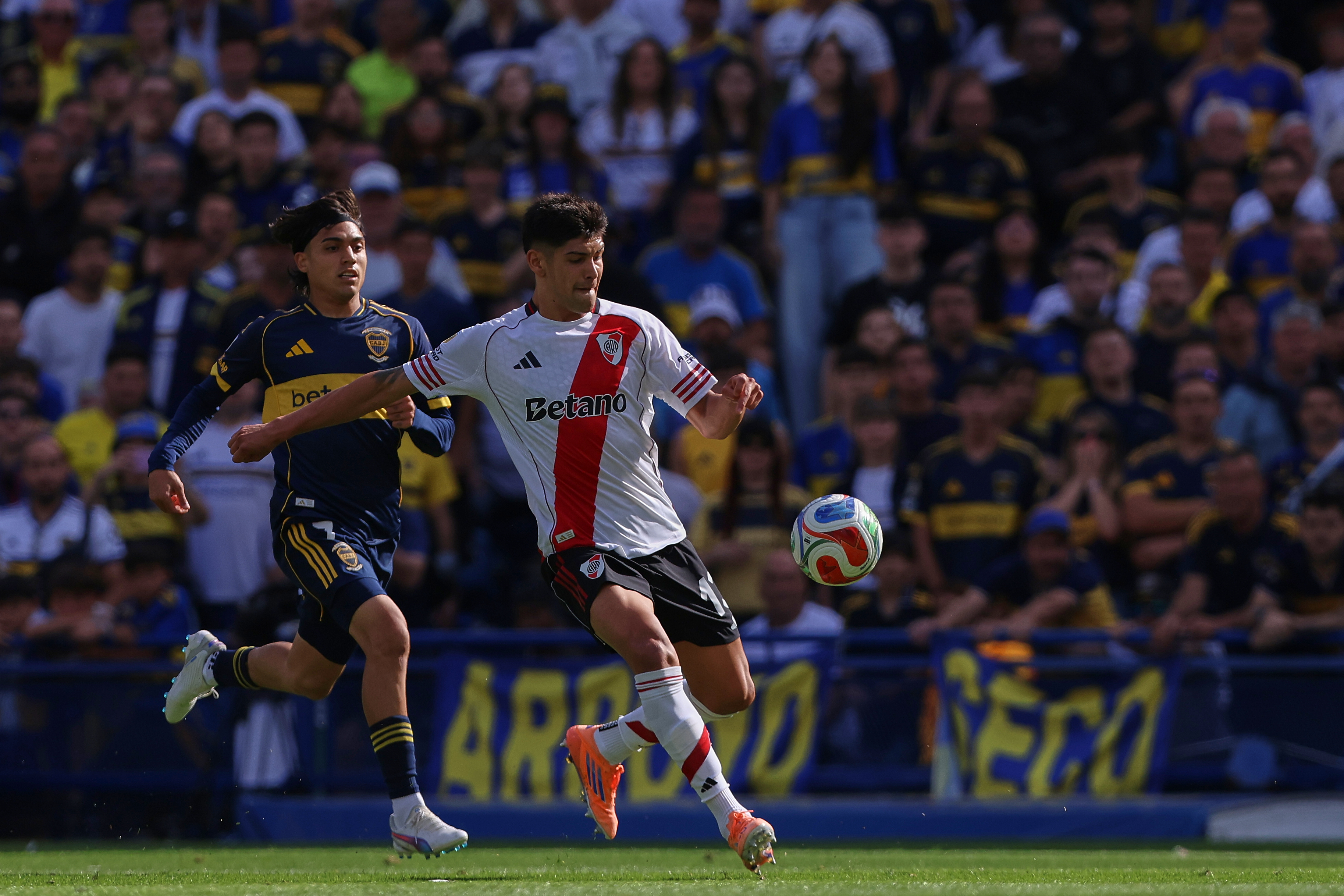 Zeballos and Merentiel secure Boca’s victory in the Superclásico Buenos Aires, Argentina – November 9, 2025: Boca Juniors defeated River Plate 2-0 at La Bombone...