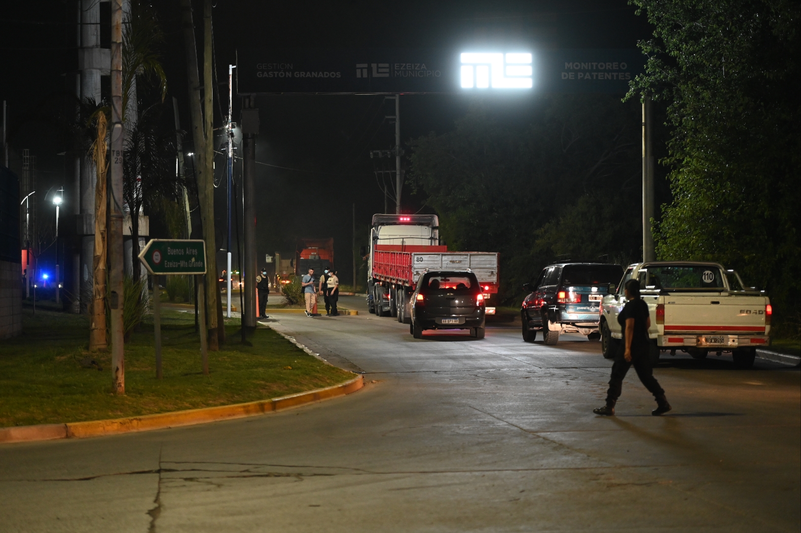 NSR_3890 Buenos Aires, Argentina 15 Noviembre, 2025: Un fuerte incendio afecta al polo industrial de Ezeiz...