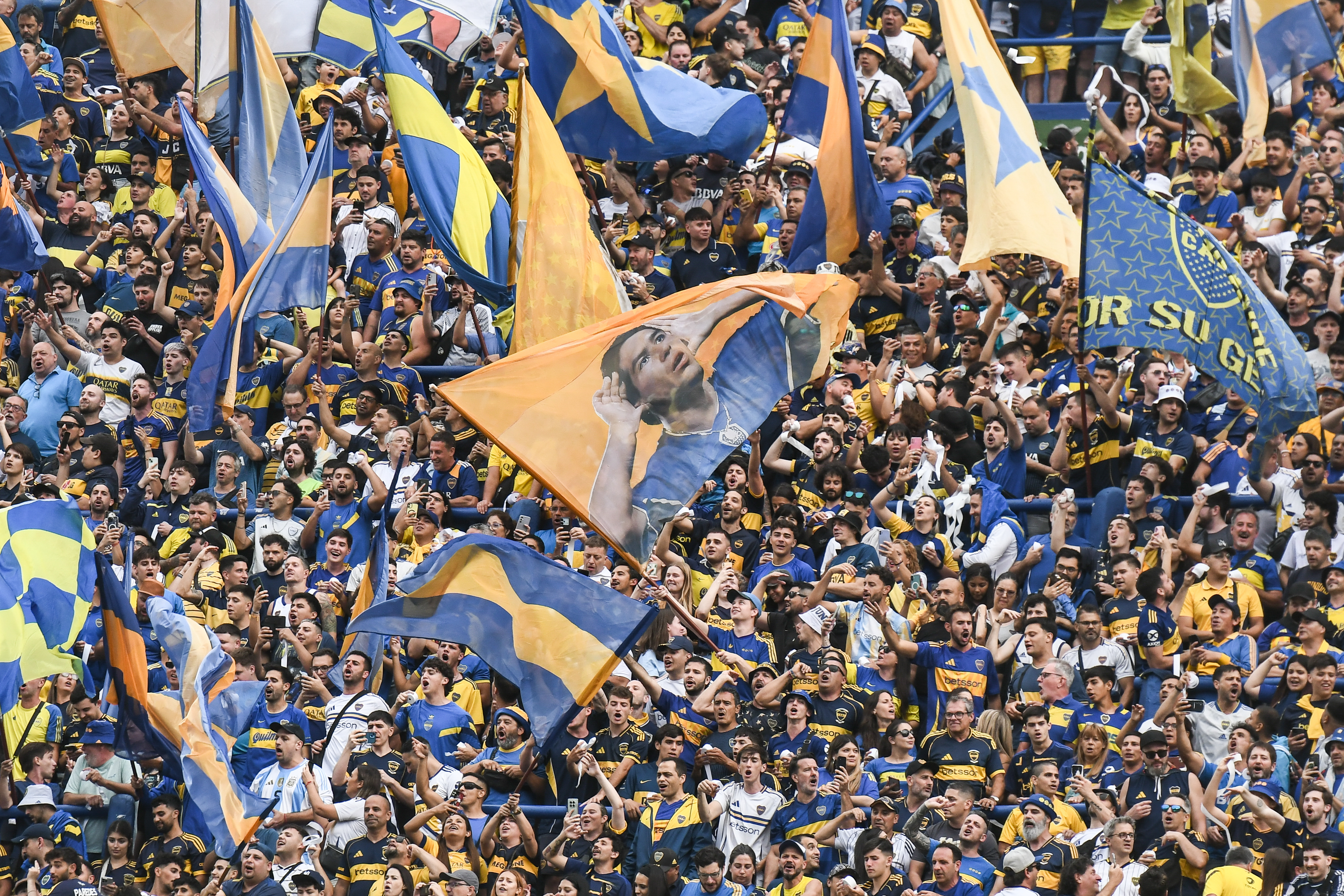 The semifinal carries added weight as River and Independiente depend on its outcome for international qualification. Buenos Aires, Argentina – December 7, 2025: Boca Juniors and Racing Club meet at La Bombonera f...
