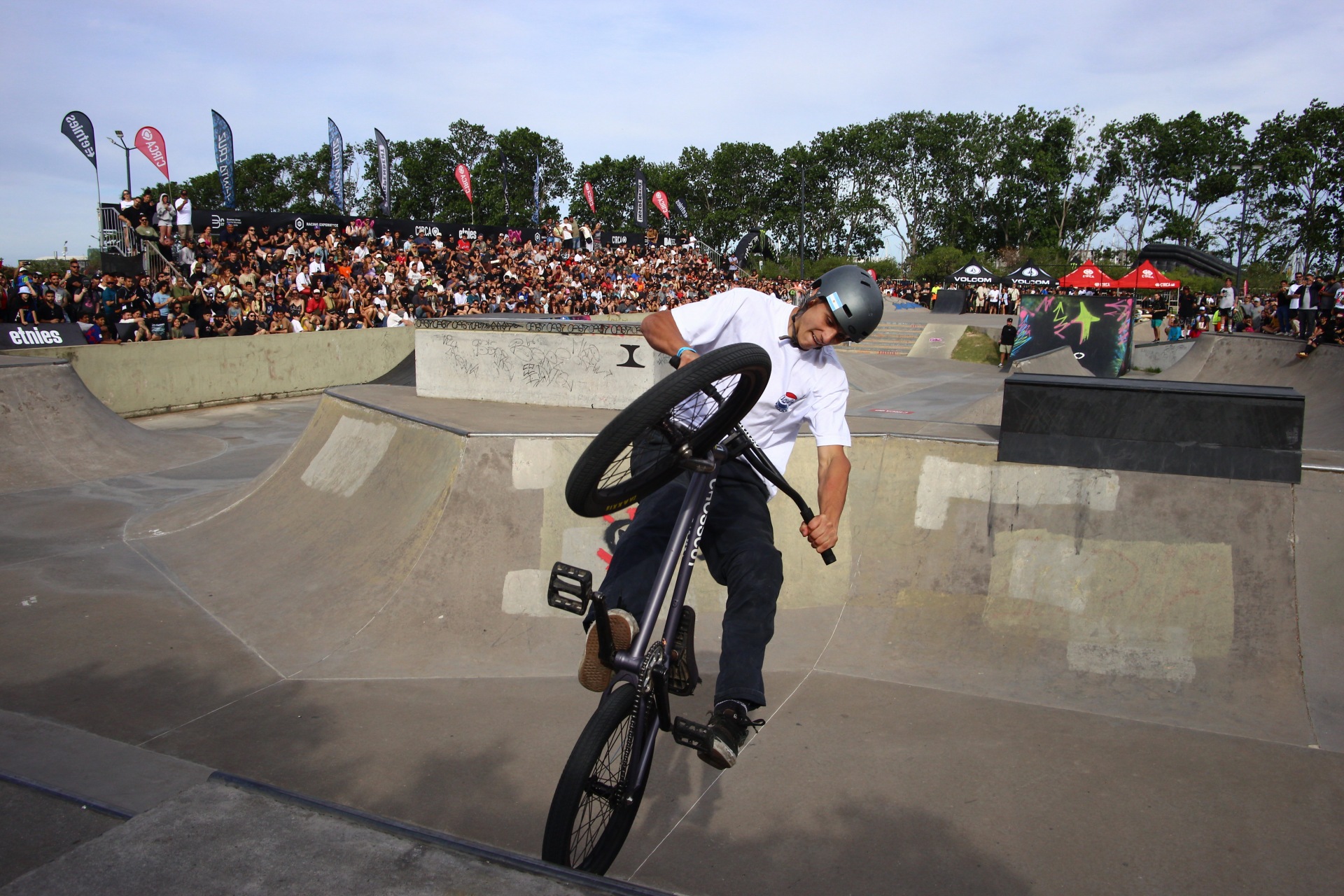 The festival returned featuring the debut of Freestyle Motocross alongside Skate and BMX competitions at the Palermo Sports Park Buenos Aires, Argentina – December 7, 2025: The fifth edition of the "Buenos Aires Extremo" (BA...