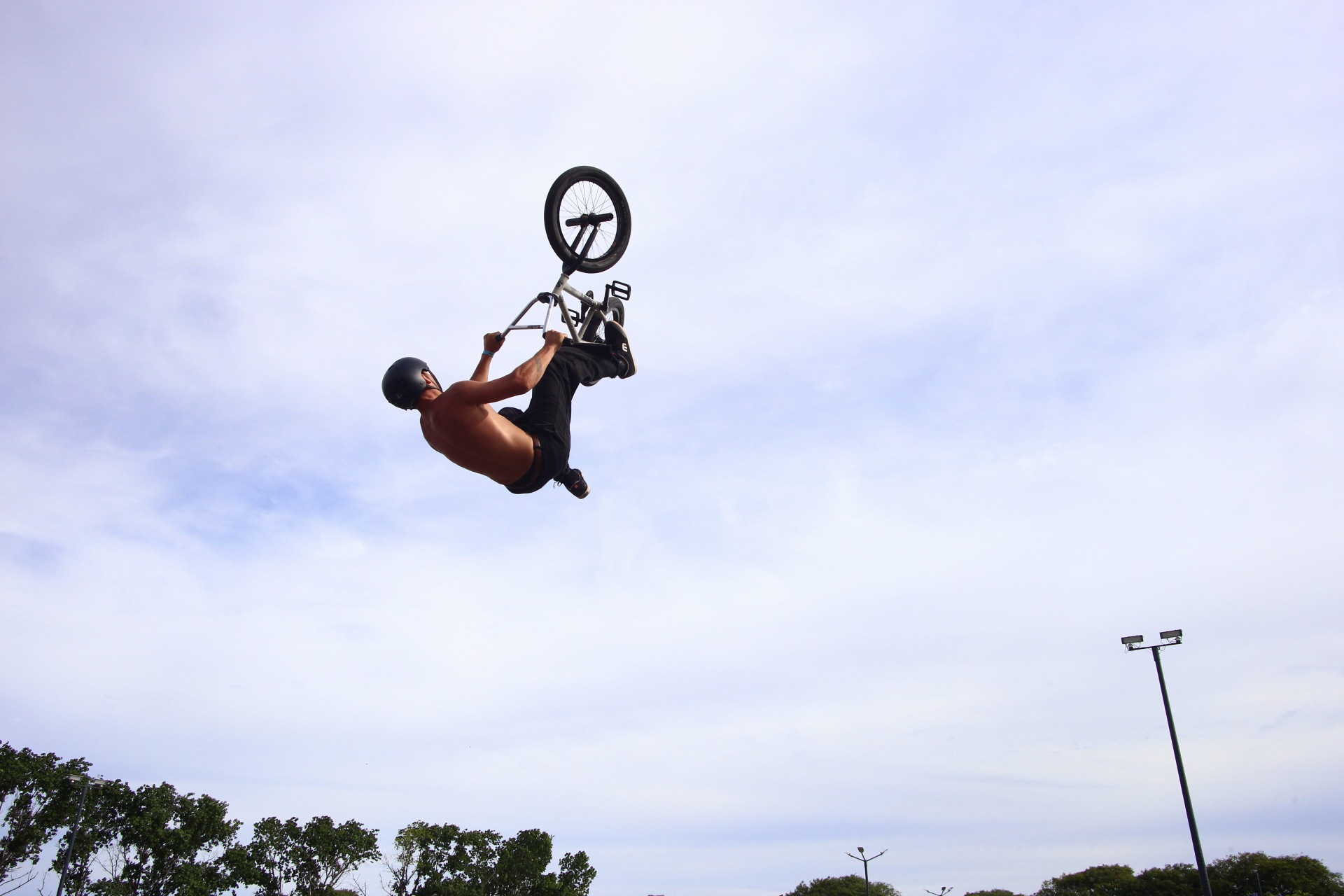 The festival returned featuring the debut of Freestyle Motocross alongside Skate and BMX competitions at the Palermo Sports Park Buenos Aires, Argentina – December 7, 2025: The fifth edition of the "Buenos Aires Extremo" (BA...