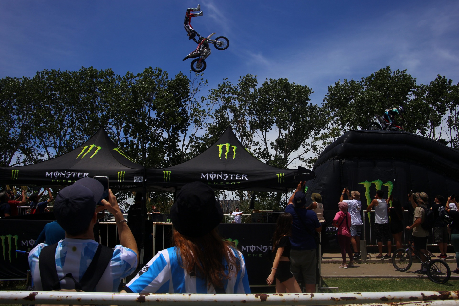 The festival returned featuring the debut of Freestyle Motocross alongside Skate and BMX competitions at the Palermo Sports Park Buenos Aires, Argentina – December 7, 2025: The fifth edition of the "Buenos Aires Extremo" (BA...