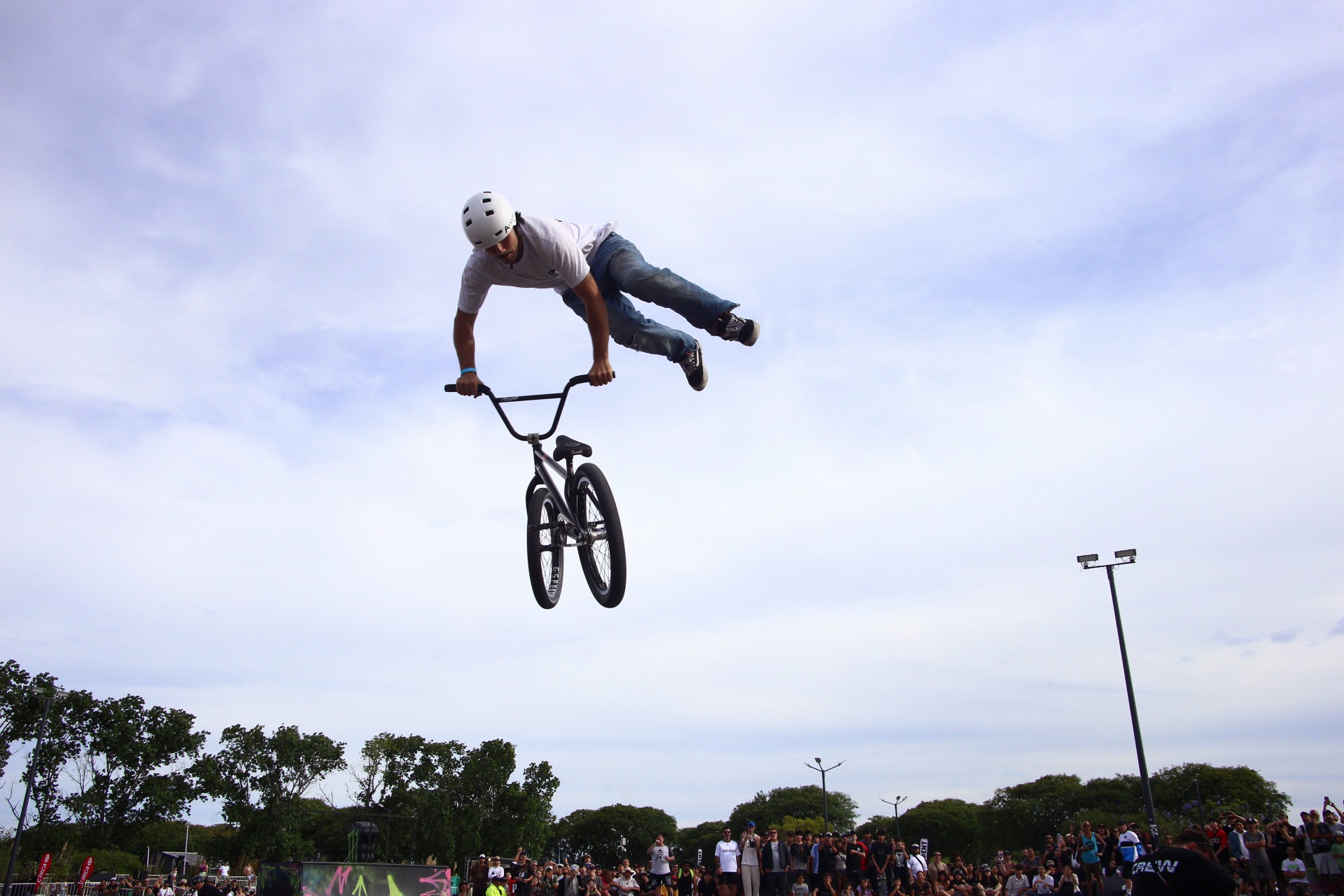 The festival returned featuring the debut of Freestyle Motocross alongside Skate and BMX competitions at the Palermo Sports Park Buenos Aires, Argentina – December 7, 2025: The fifth edition of the "Buenos Aires Extremo" (BA...