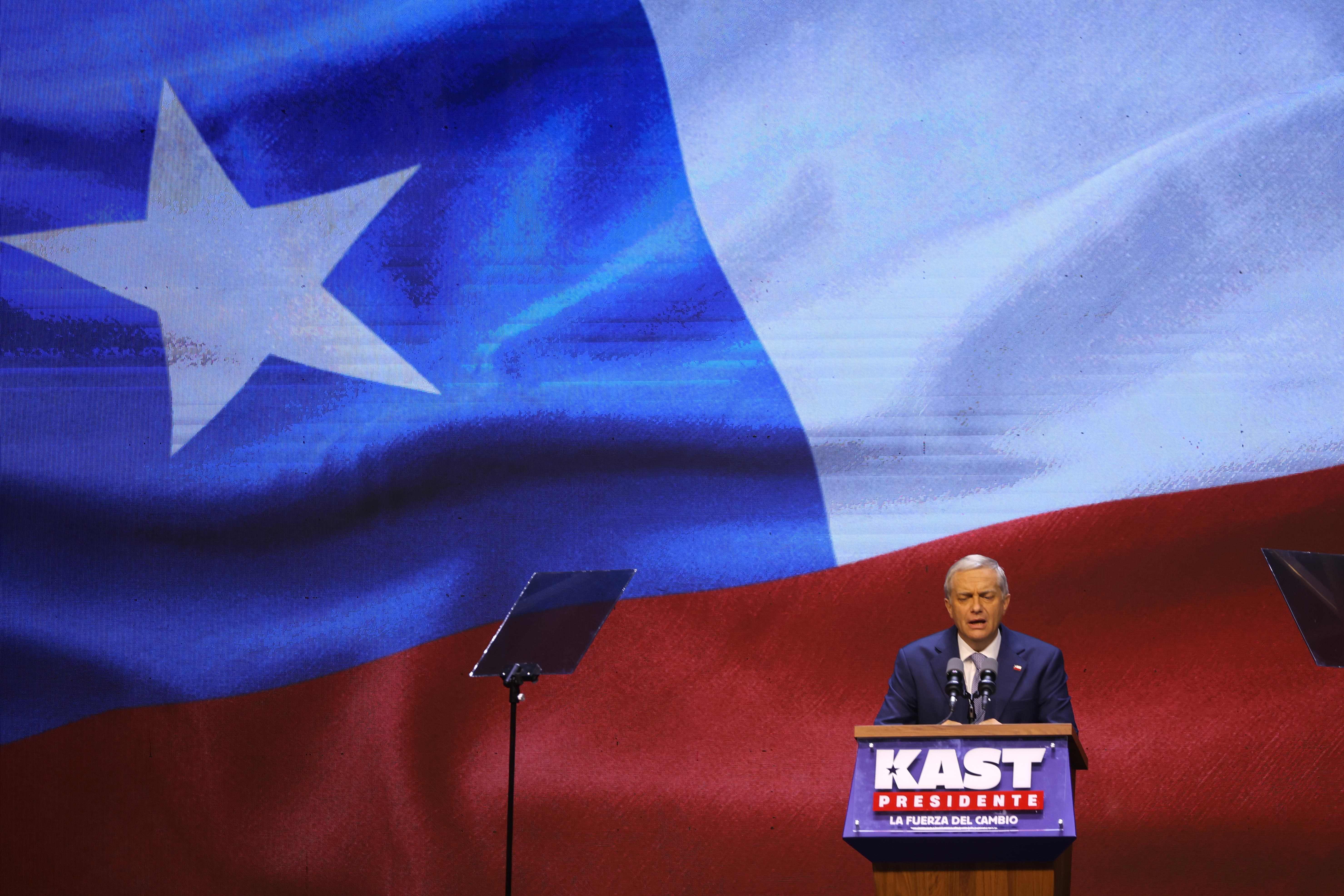 Jose Antonio Kast realiza su discurso luego de las elecciones presidenciales 2025 Santiago, 14 de diciembre 2025.
El candidato Jose Antonio Kast celebra luego de ser escogido como...