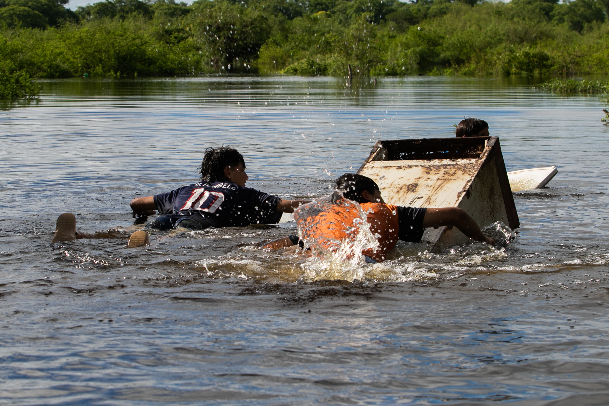 Un temporal sin precedentes golpea el litoral argentino dejando barrios enteros bajo el agua y más de 400 familias desplazadas Corrientes, Argentina – 30 diciembre, 2025: Un temporal histórico azota la provincia, donde ll...