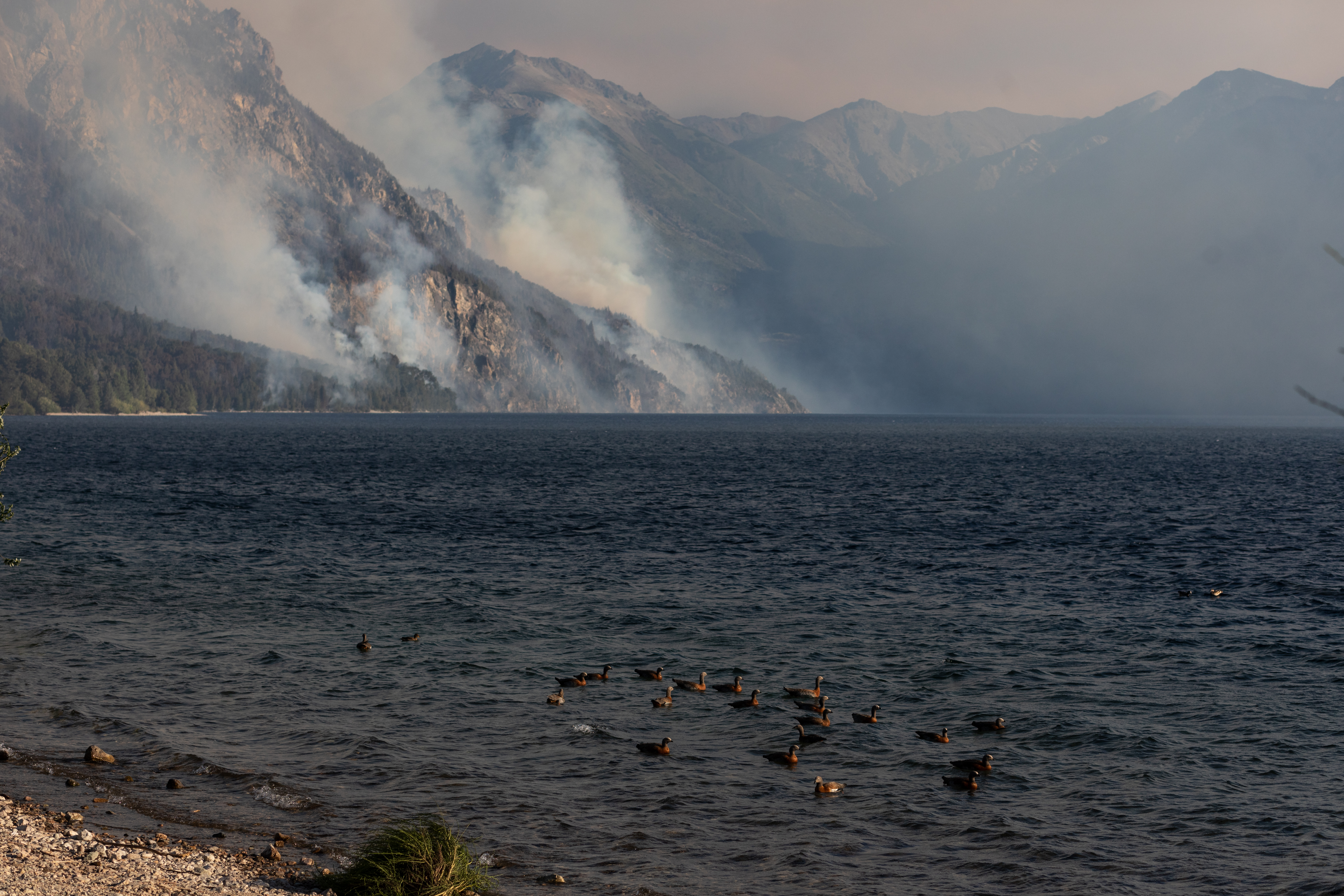 48A9538 incendios forestales este miércoles, en el Hoyo provincia de Chubut (Argentina). Los incendios f...