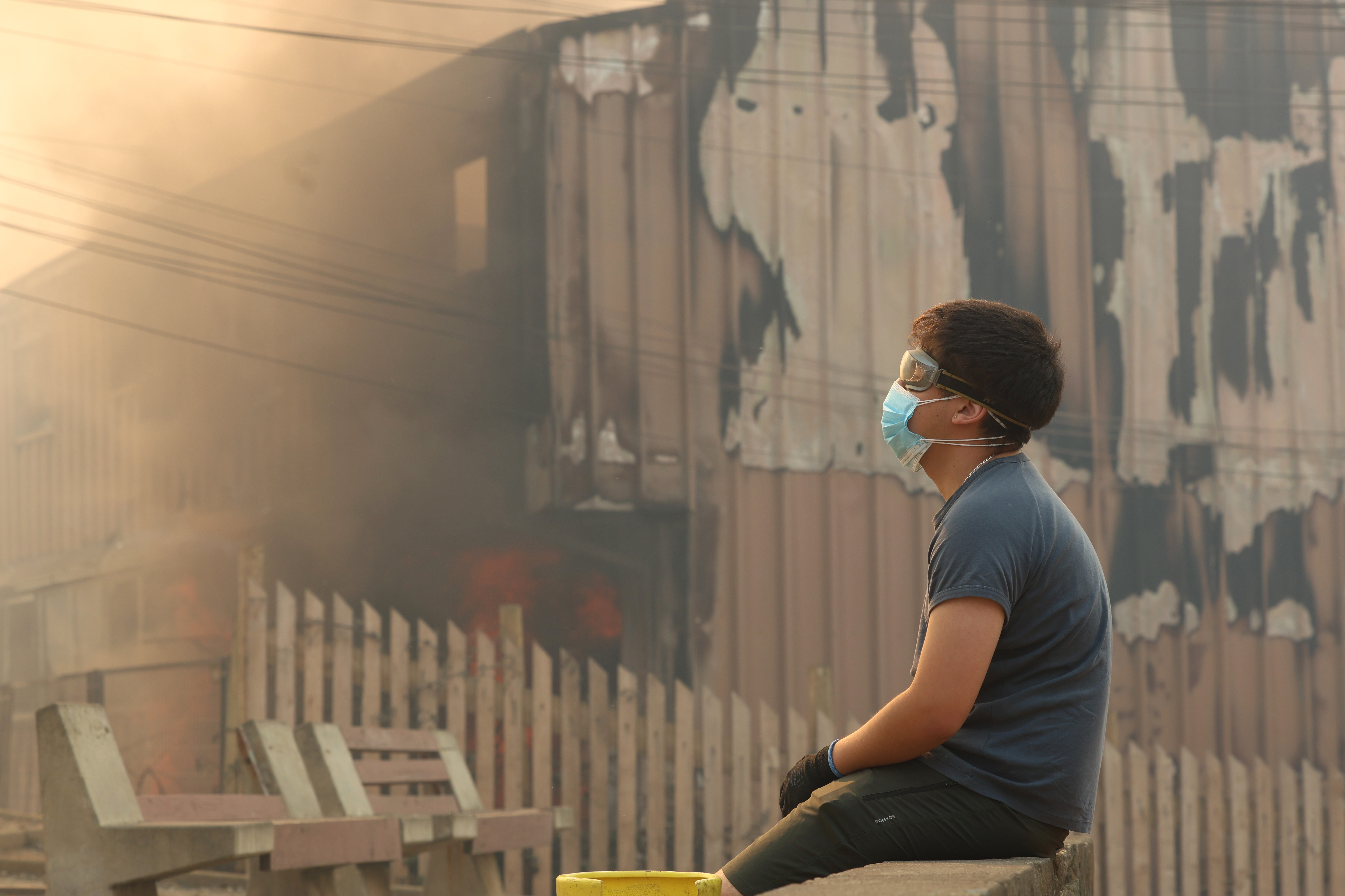 Fire advanced uncontrollably into urban areas of Penco and Lirquén driven by strong winds overnight Concepción, Chile – January 18, 2026: The fire has completely destroyed houses in its path; mo...