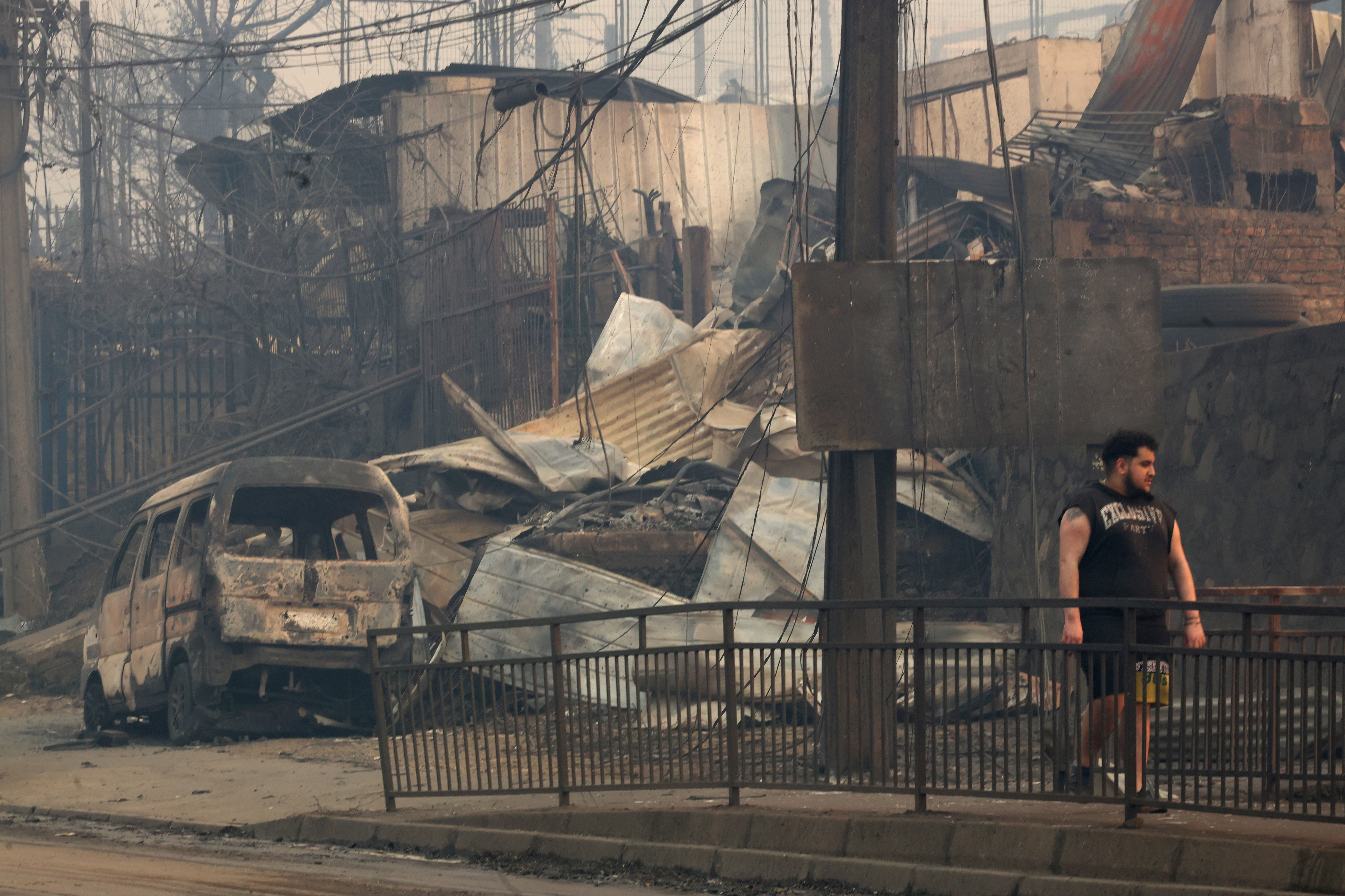 Fire advanced uncontrollably into urban areas of Penco and Lirquén driven by strong winds overnight Concepción, Chile – January 18, 2026: The fire has completely destroyed houses in its path; mo...