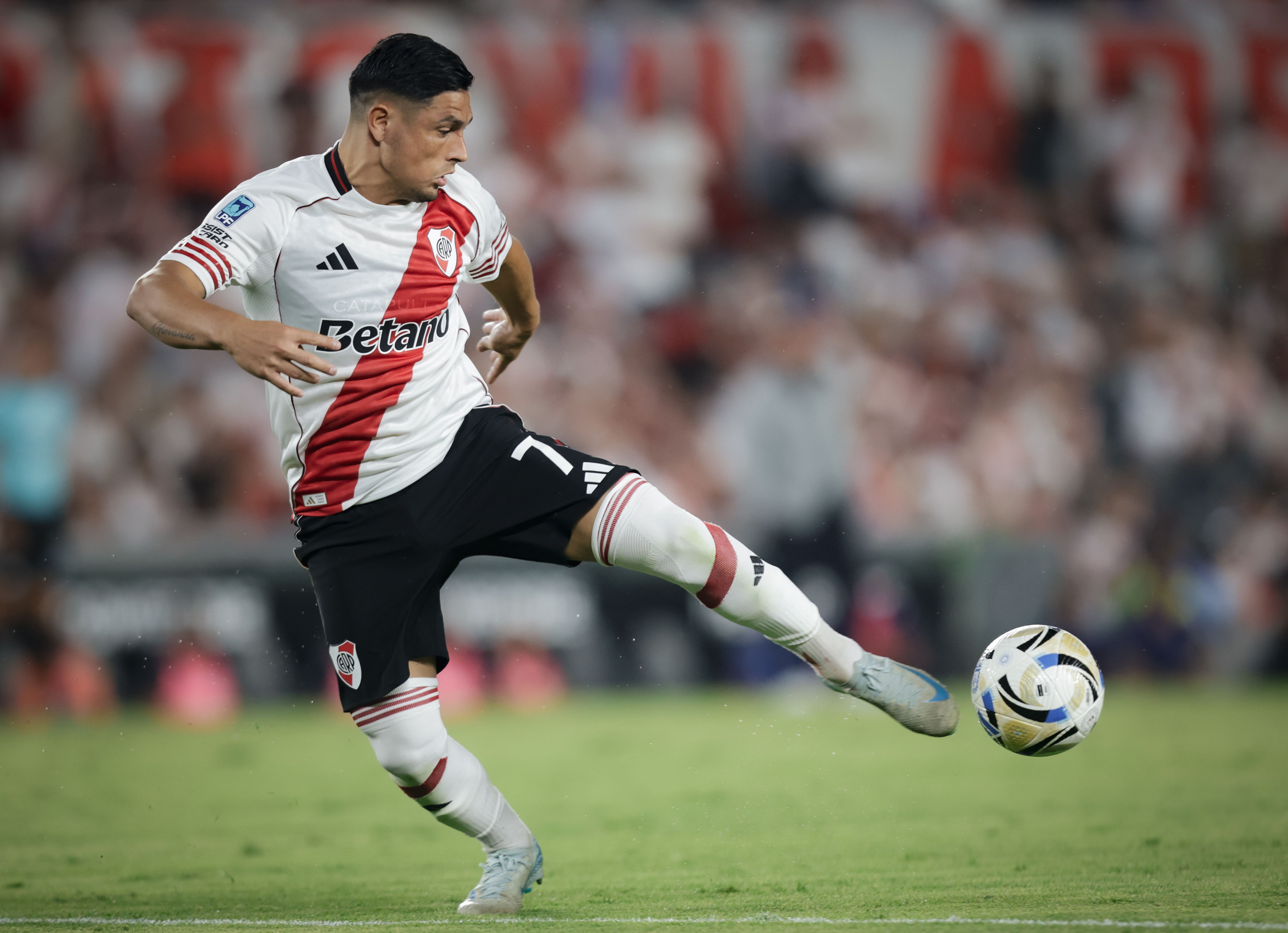 The "Matador" won 4-0 with a brace from Russo and goals by Serrago and Romero on a forgettable afternoon for Gallardo's side Buenos Aires, Argentina – February 8, 2026: Maximiliano Salas of river Plate control a ball. Ti...