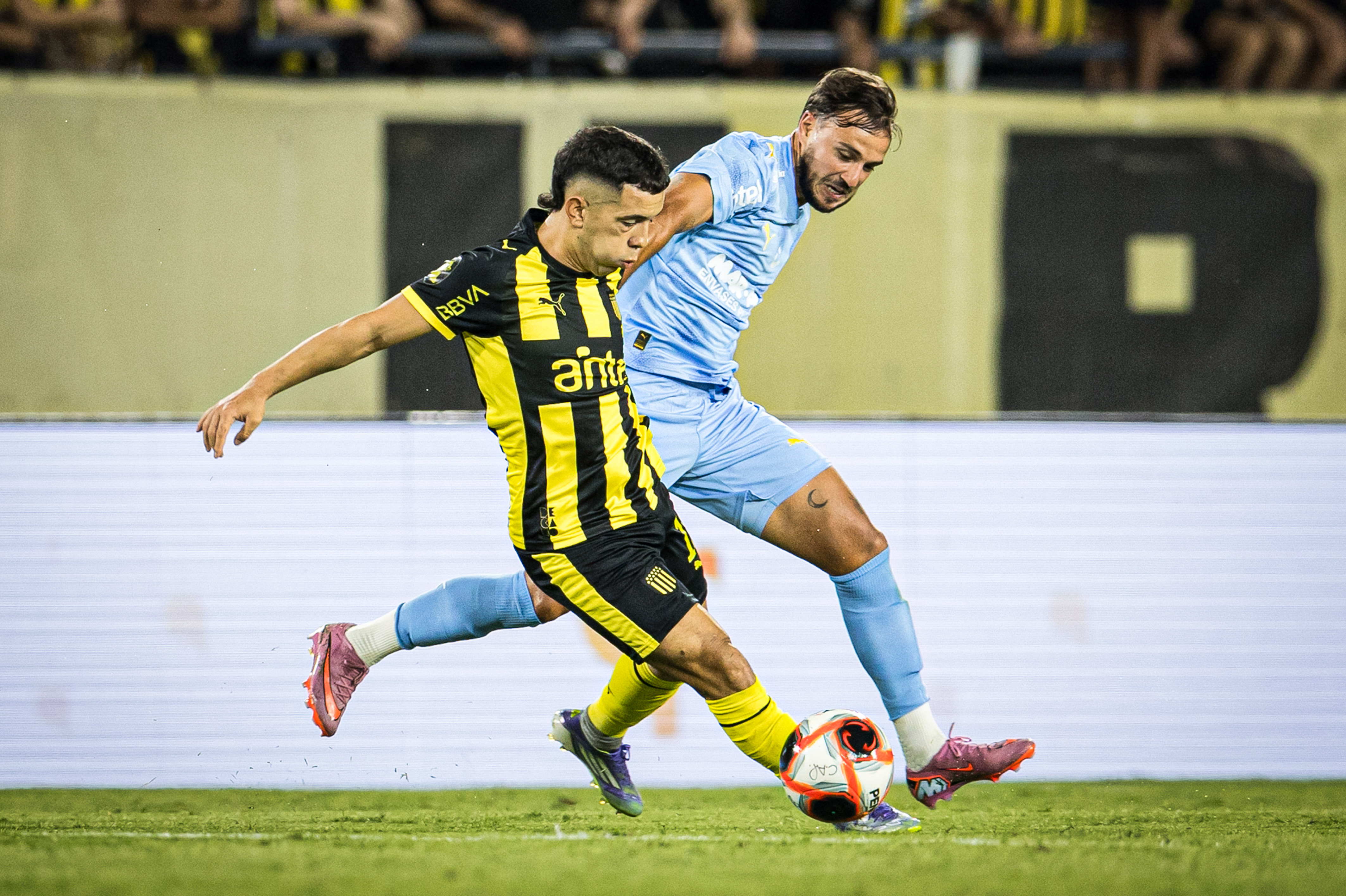 Montevideo, Uruguay – February 7, 2026: Leonardo Cecilio Fernández López of Peñarol control ...