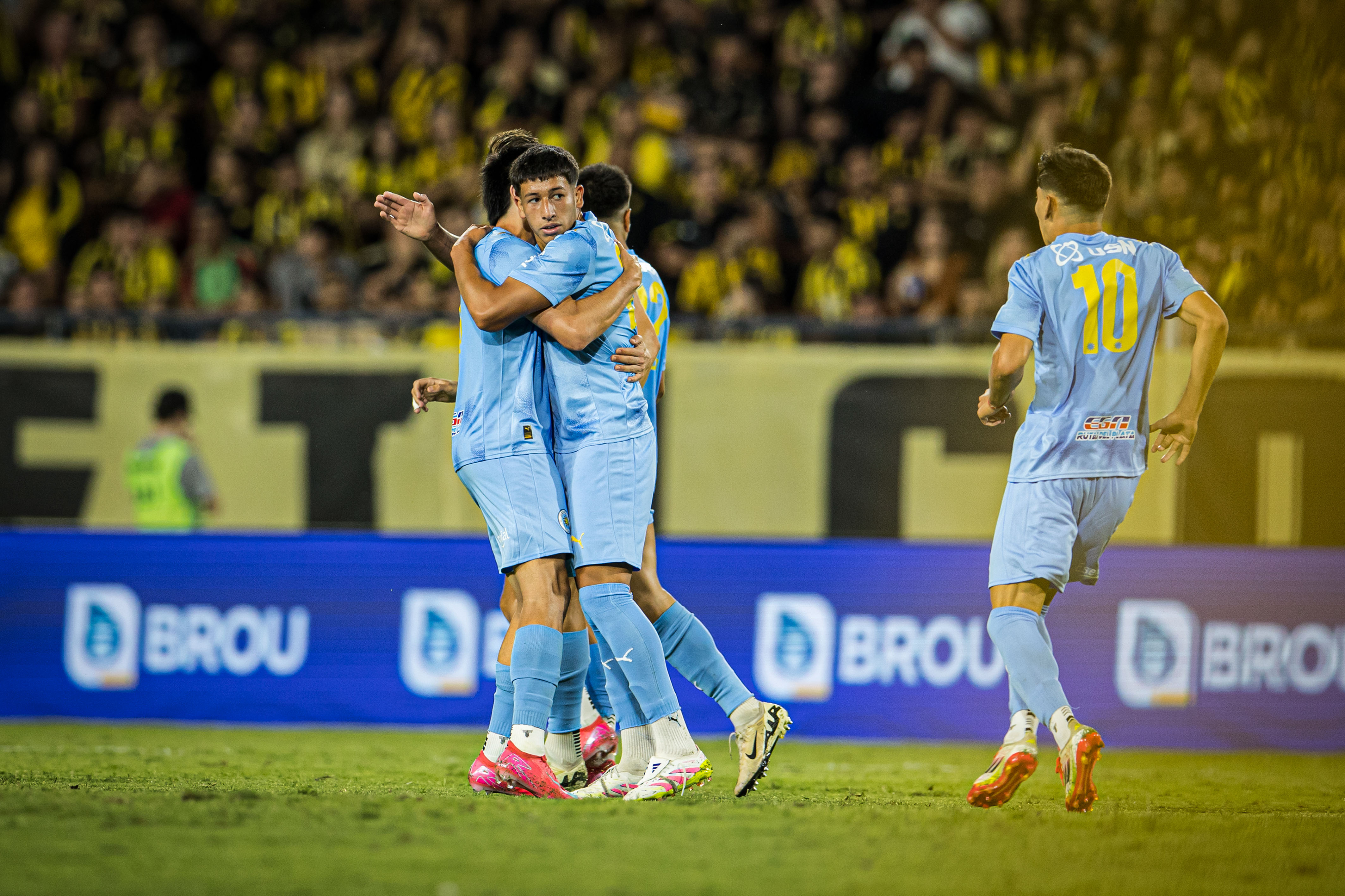 Montevideo, Uruguay – February 7, 2026: Montevideo Torque celebrates the goal. Peñarol defeate...