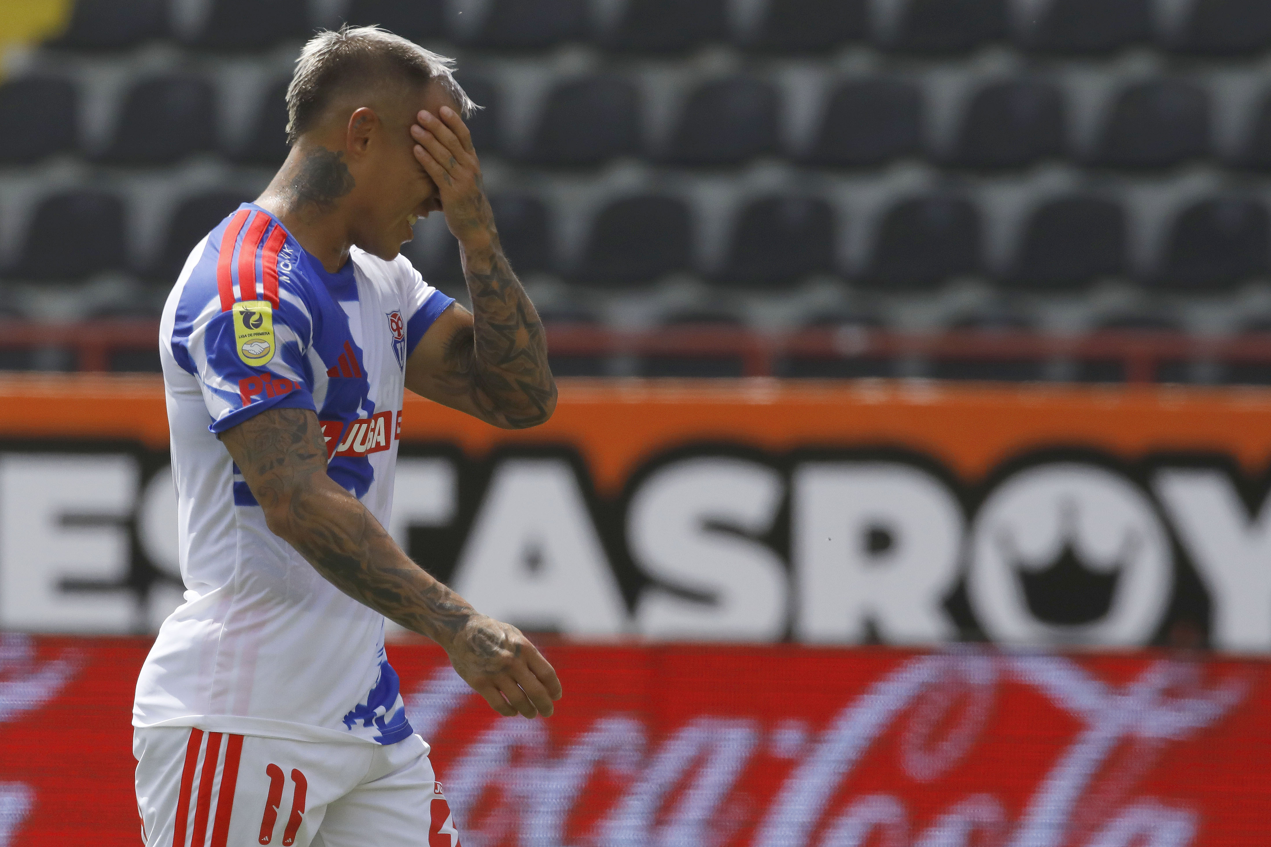 The "Blues" couldn't hold Eduardo Vargas's early lead and suffered their second consecutive defeat in the local tournament Talcahuano, Chile – February 8, 2026: Universidad de Chile player Eduardo Vargas during the fir...