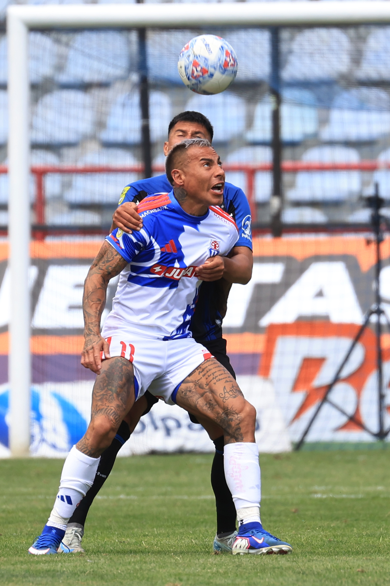 The "Blues" couldn't hold Eduardo Vargas's early lead and suffered their second consecutive defeat in the local tournament Talcahuano, Chile – February 8, 2026: Universidad de Chile Eduardo Vargas player, center, play ...
