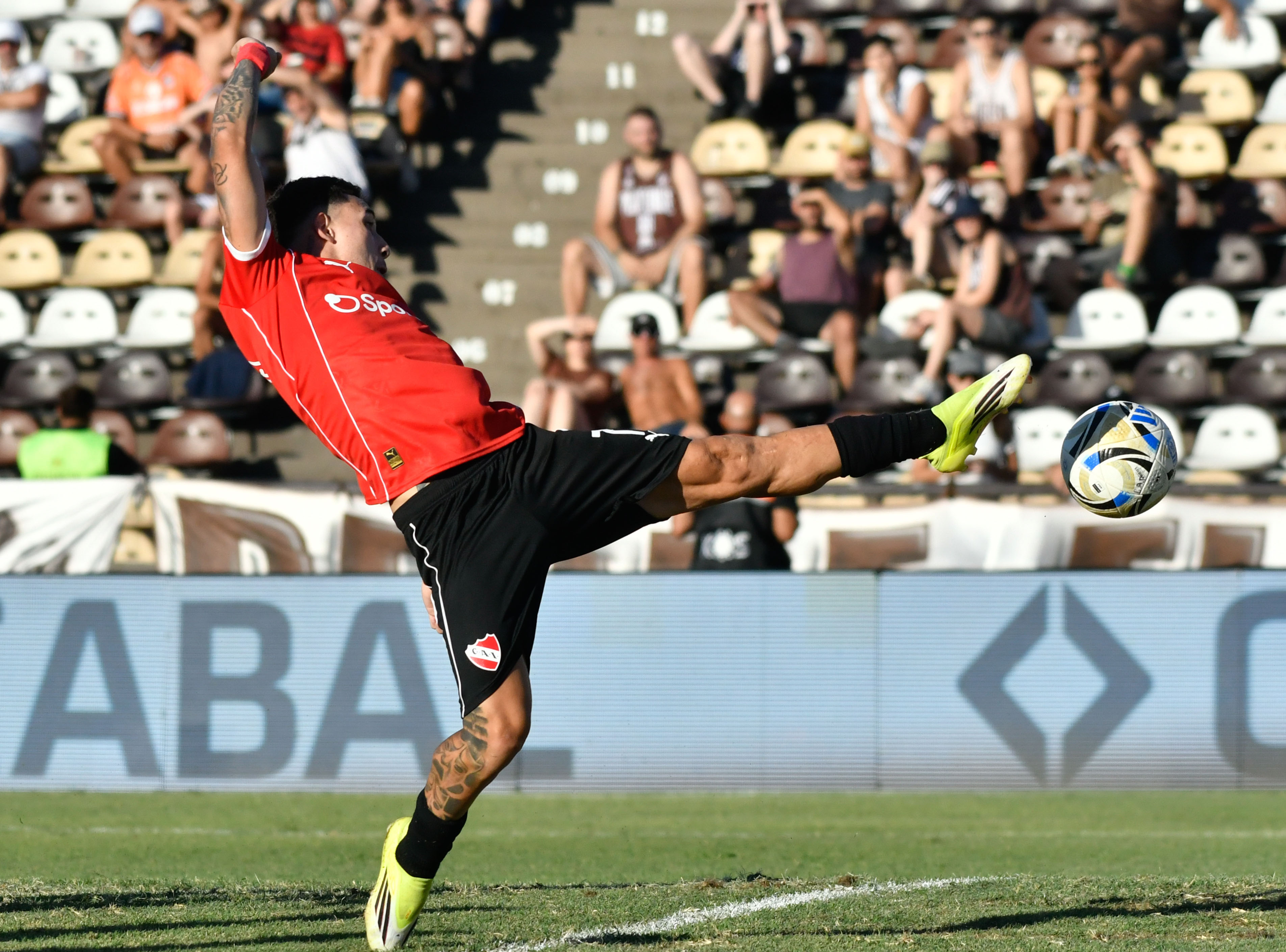 The "Calamar" hosts Avellaneda's "Rojo" in a key clash to climb the standings in the Apertura Tournament Buenos Aires, Argentina – February 8, 2026: Montiel of Independiente receives a ball. Platense ...