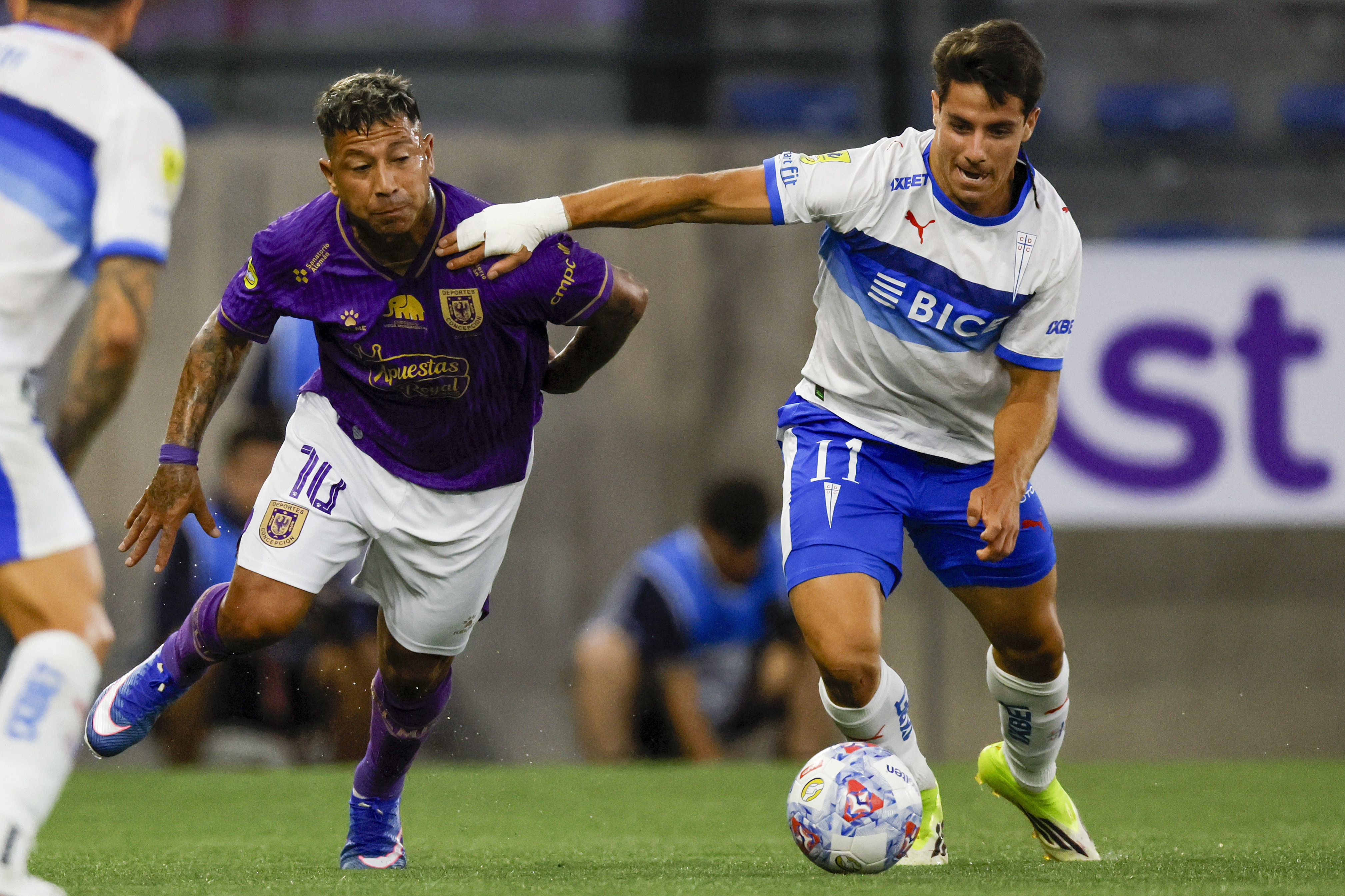 The "Cruzados" secured their first National Championship win after beating the "Leon de Collao" in the second round Santiago, Chile – February 8, 2026: Universidad Catolica’s player Clemente Montes, right, vie...
