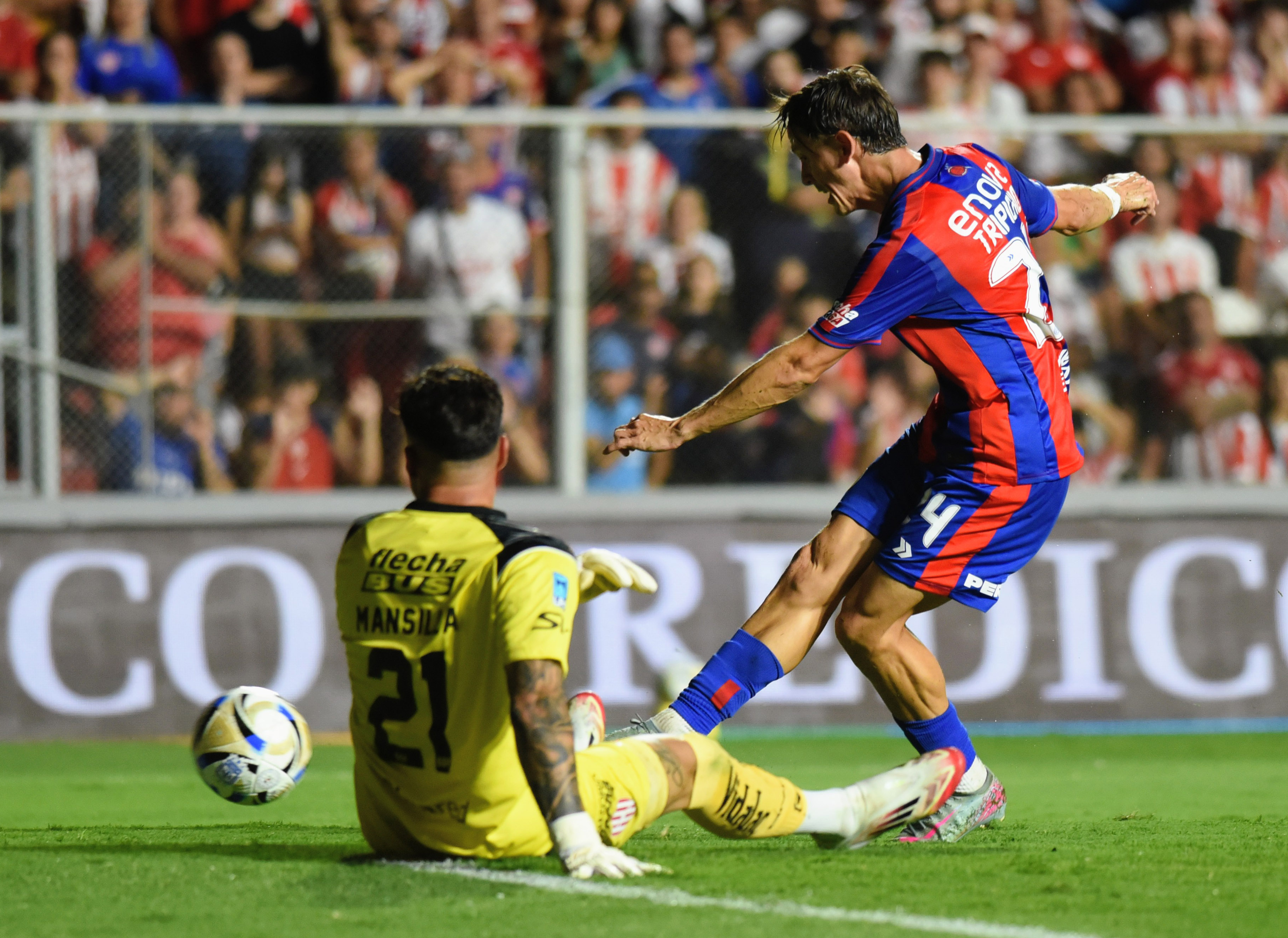 The "Tatengue" hosts the "Ciclón" at the 15 de Abril Stadium in a key Apertura Tournament clash for the Professional League Santa Fe, Argentina – February 13, 2026: The striker of San Lorenzo Nicolás Tripichio kicks to...
