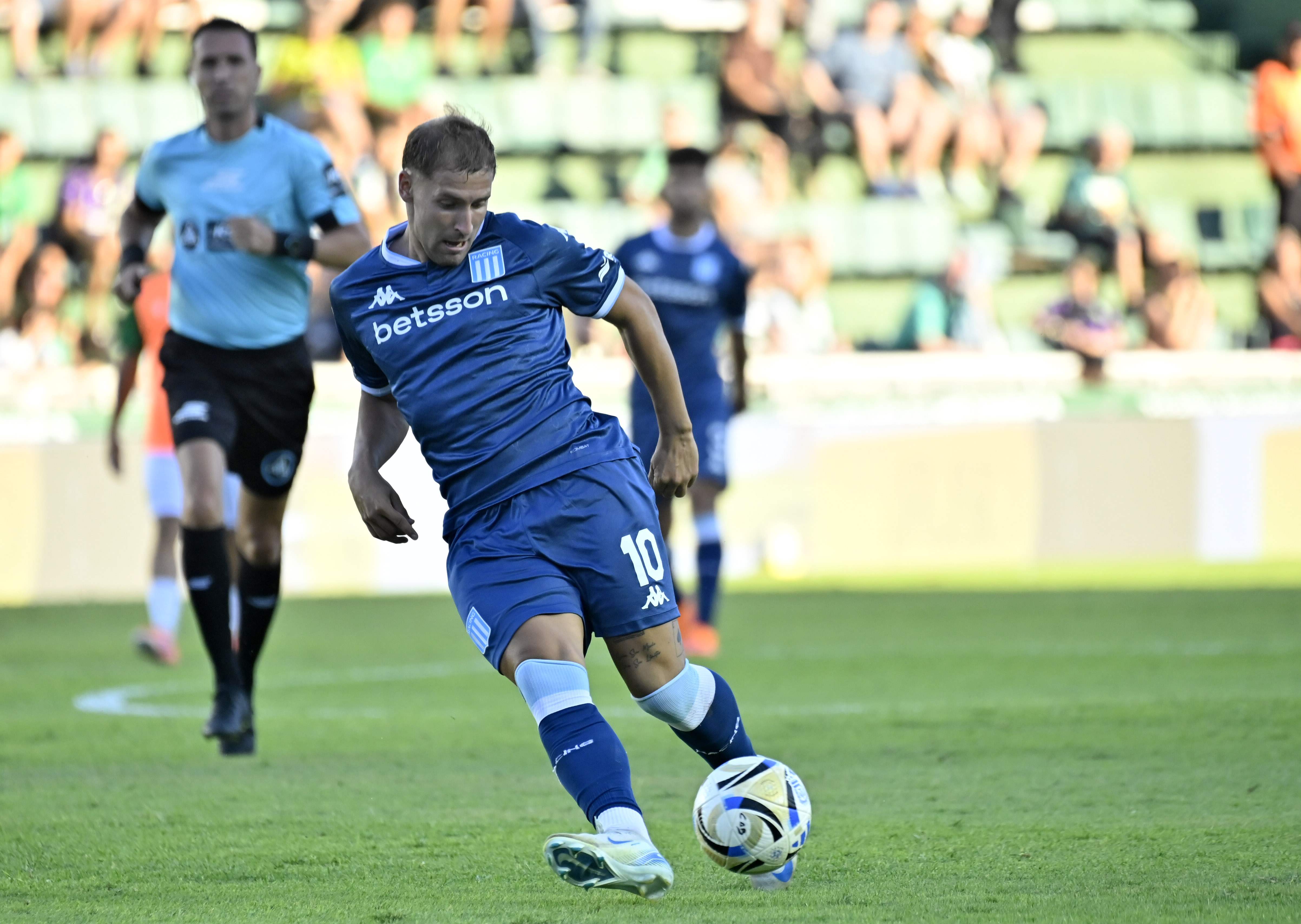 The "Academia" won 2-0 against the "Taladro" with goals from Di Cesare and "Maravilla" Martinez for round 5 of the Apertura Banfield, Argentina – February 14, 2026: Matko Miljevic of Racing Club. Racing Club defeated Ba...