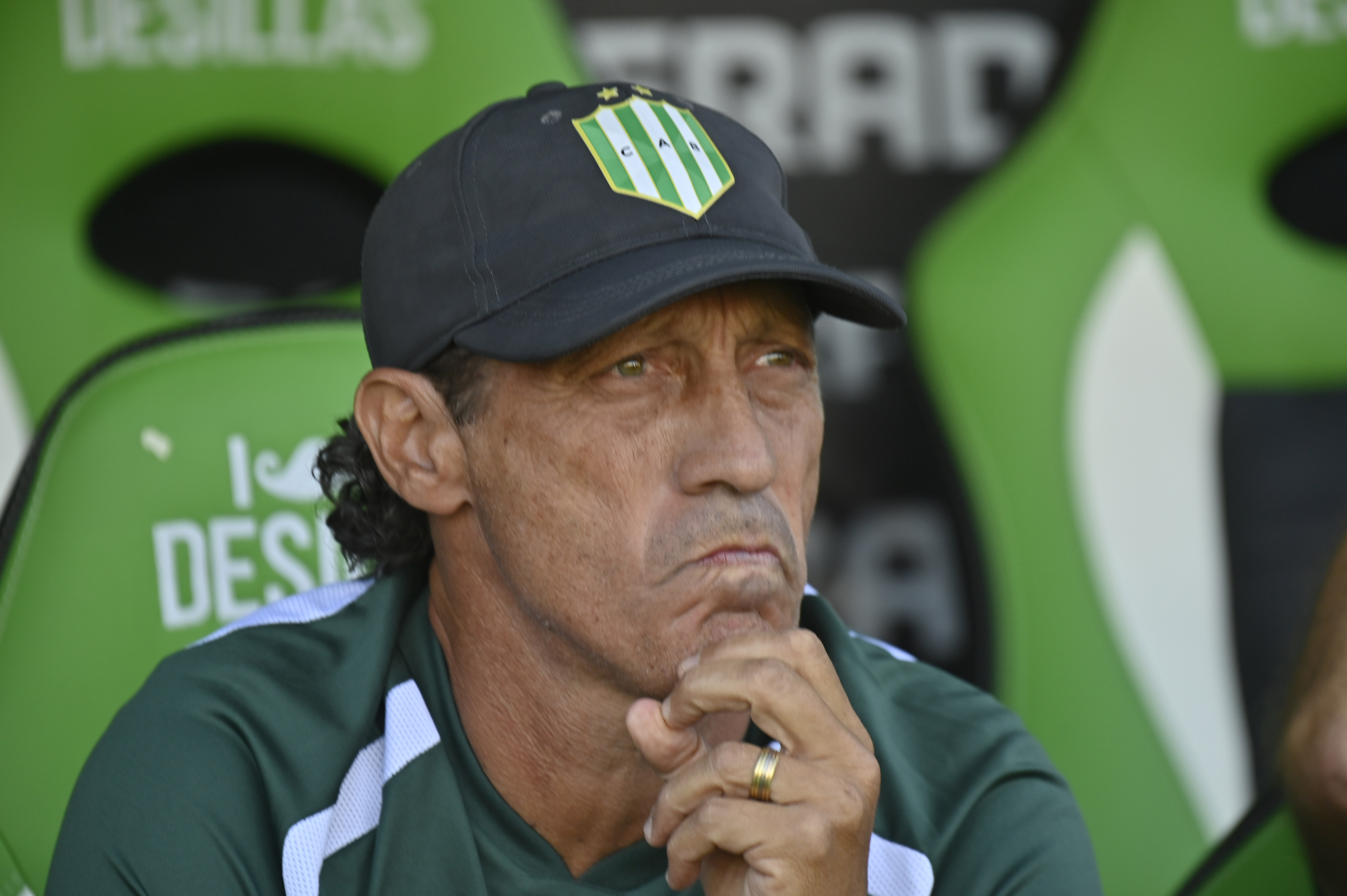 The "Academia" won 2-0 against the "Taladro" with goals from Di Cesare and "Maravilla" Martinez for round 5 of the Apertura Banfield, Argentina – February 14, 2026: Pedro Troglio Banfiel’s coach. Racing Club defeated ...