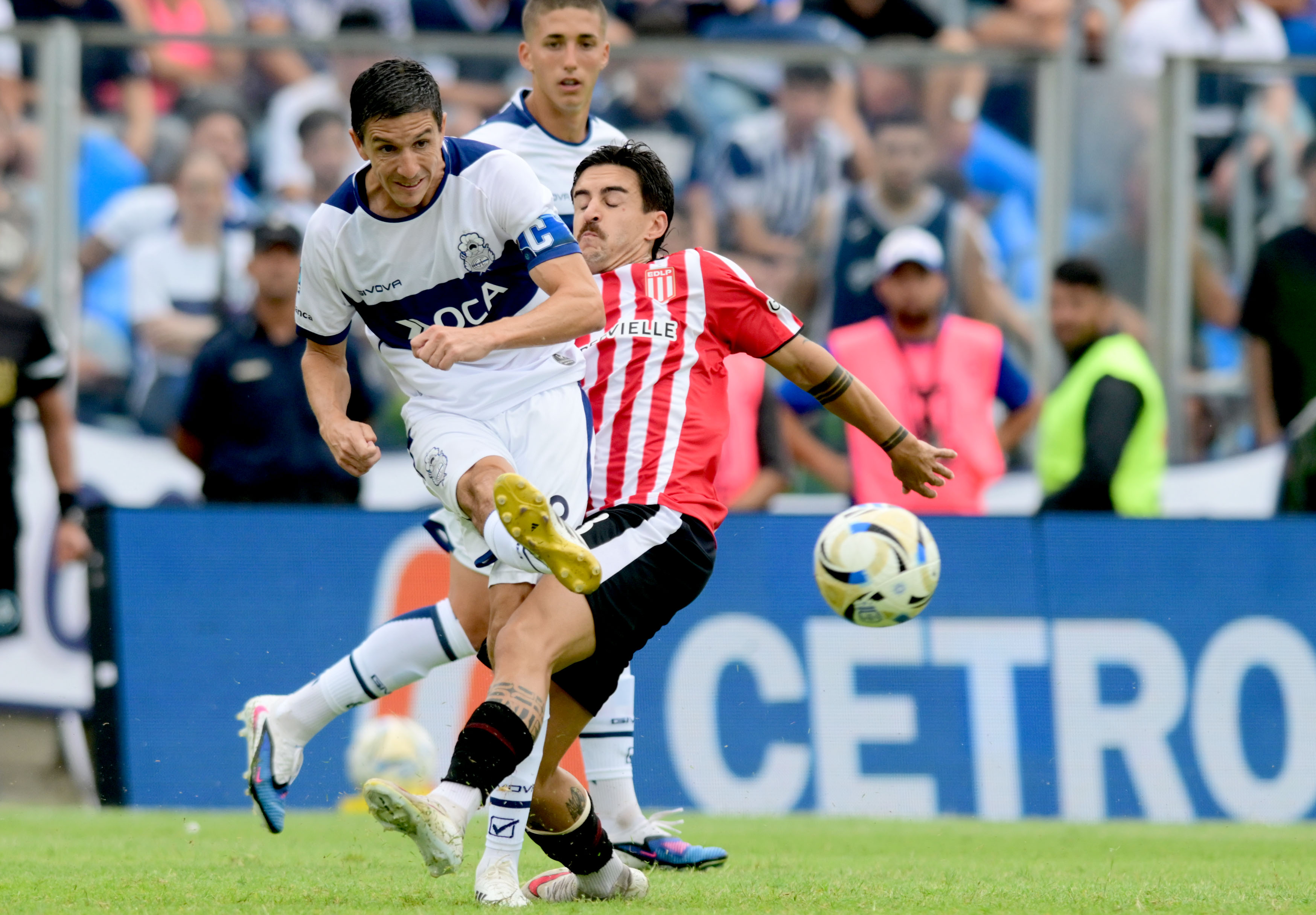 Gimnasia and Estudiantes drew 0-0 for round 5 of the Apertura Tournament in a high-intensity clash in La Plata La Plata, Argentina – February 15, 2026: Ignacio Fernández (L) Gimnasia de La Plata midfielder...