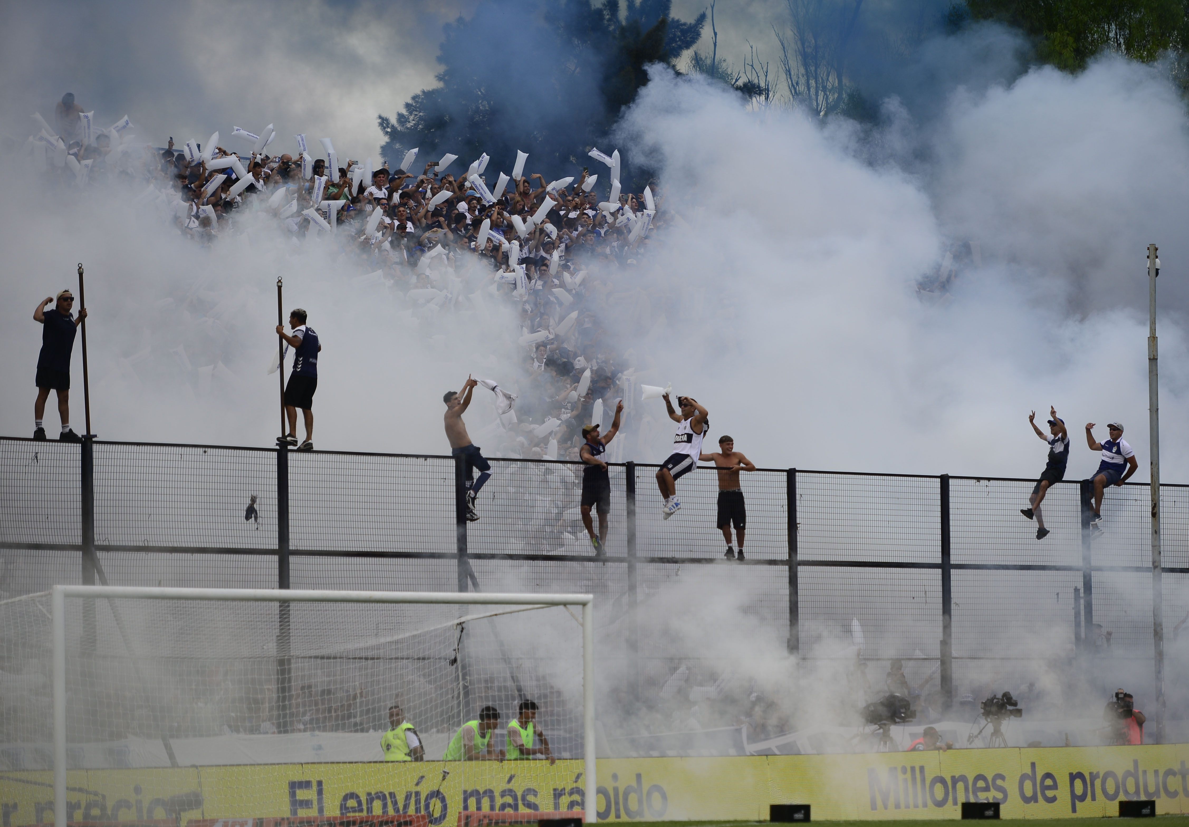 Gimnasia and Estudiantes drew 0-0 for round 5 of the Apertura Tournament in a high-intensity clash in La Plata La Plata, Argentina – February 15, 2026: Reception of the fans of Gimnasia de La Plata for thei...