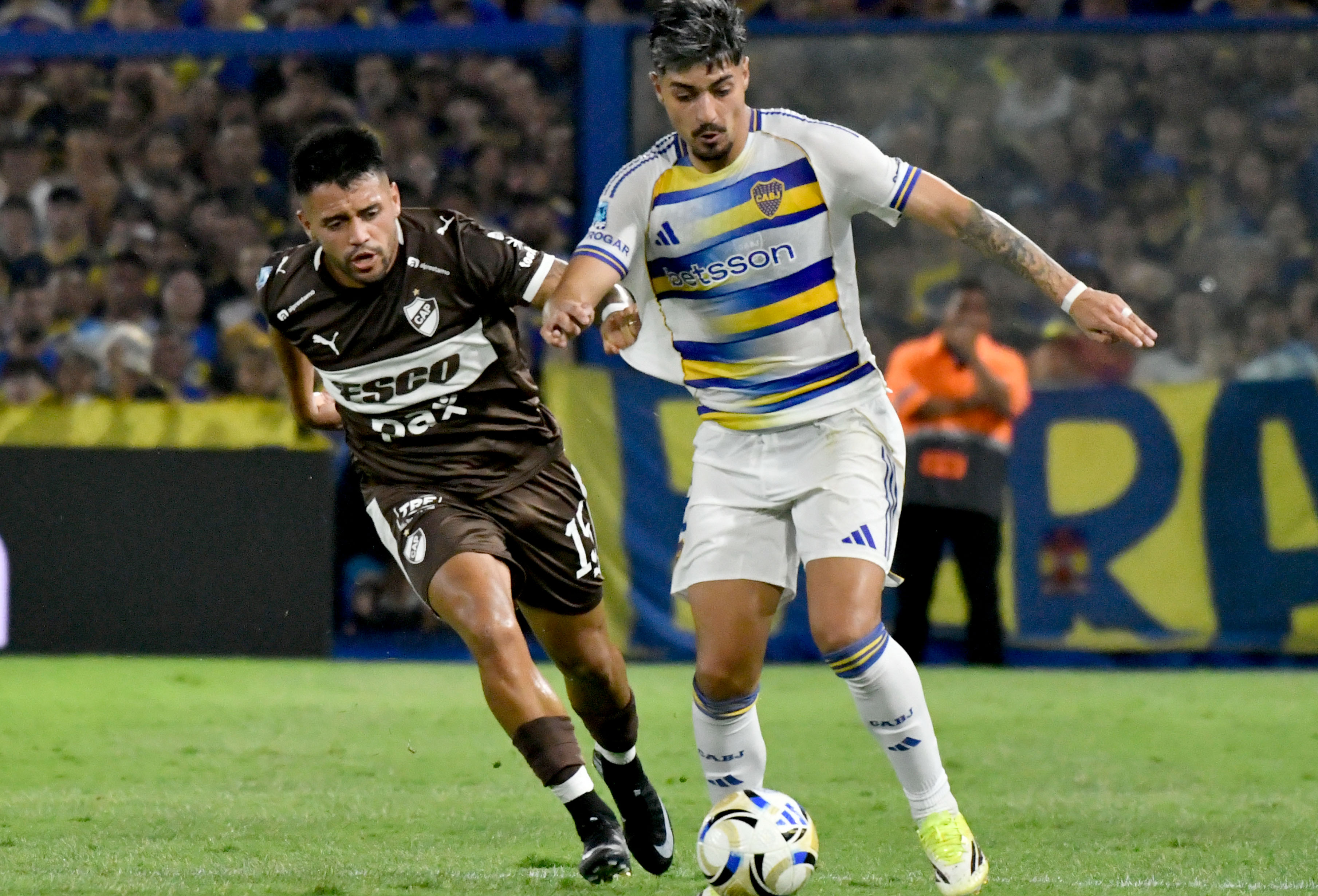 The "Xeneize" failed to break the deadlock against the "Calamar" for round 5 of the Apertura Tournament in a tight match in La Boca Buenos Aires, Argentina – February 15, 2026: The chilean midfielder of Boca Juniors William Ala...