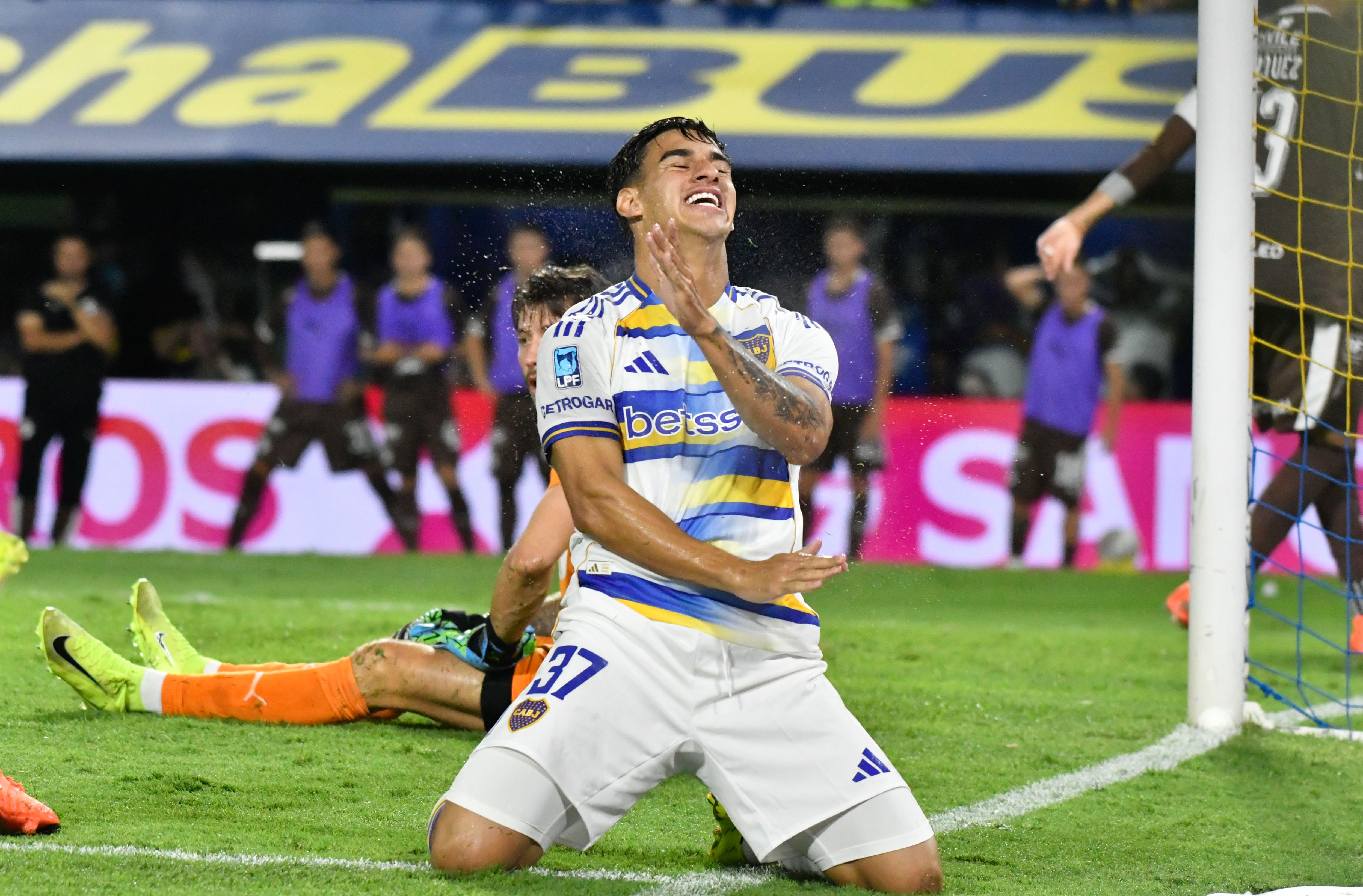 The "Xeneize" failed to break the deadlock against the "Calamar" for round 5 of the Apertura Tournament in a tight match in La Boca Buenos Aires, Argentina – February 15, 2026: Boca player Gonzalo Gelini laments after a wasted ...