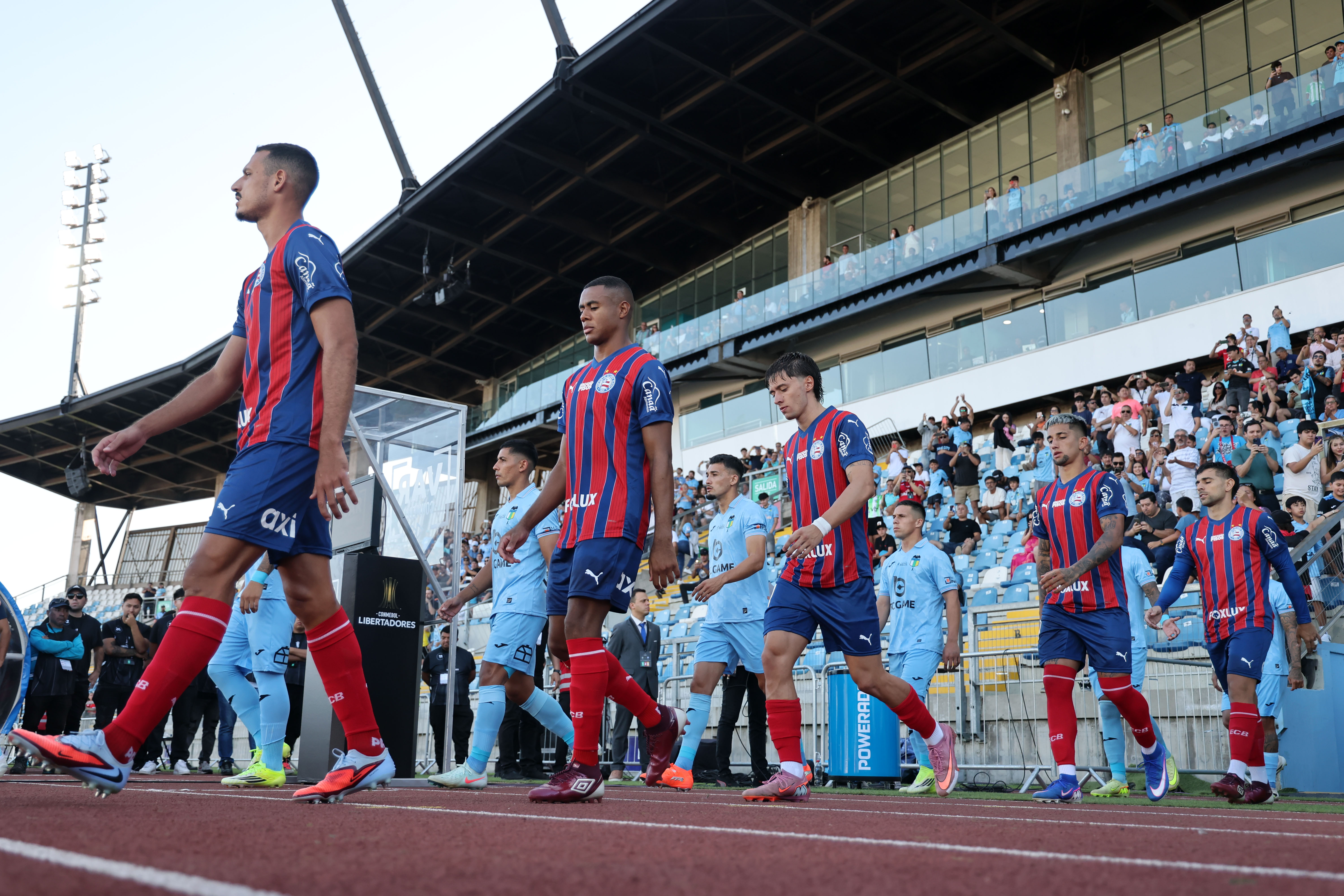 The "Capo de Provincia" faces the Brazilian side in Rancagua for the first leg of the continental second round Rancagua, Chile – February 18, 2026: The O'Higgins teams from Chile and Bahia from Brazil take ...