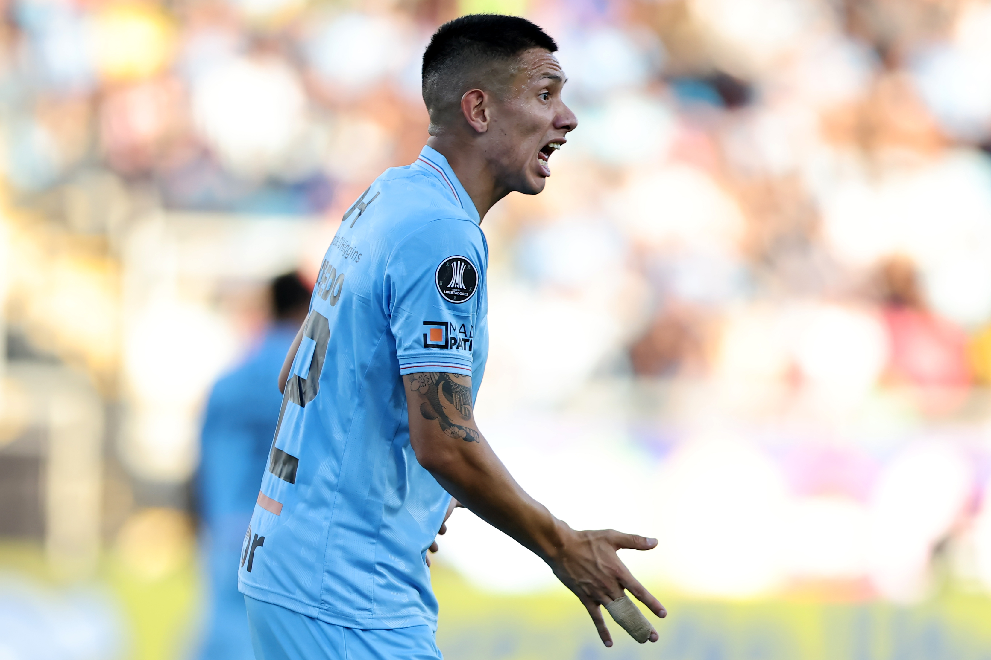 The "Capo de Provincia" faces the Brazilian side in Rancagua for the first leg of the continental second round Rancagua, Chile – February 18, 2026: O'Higgins defender Alan Robledo reacts in the middle of th...