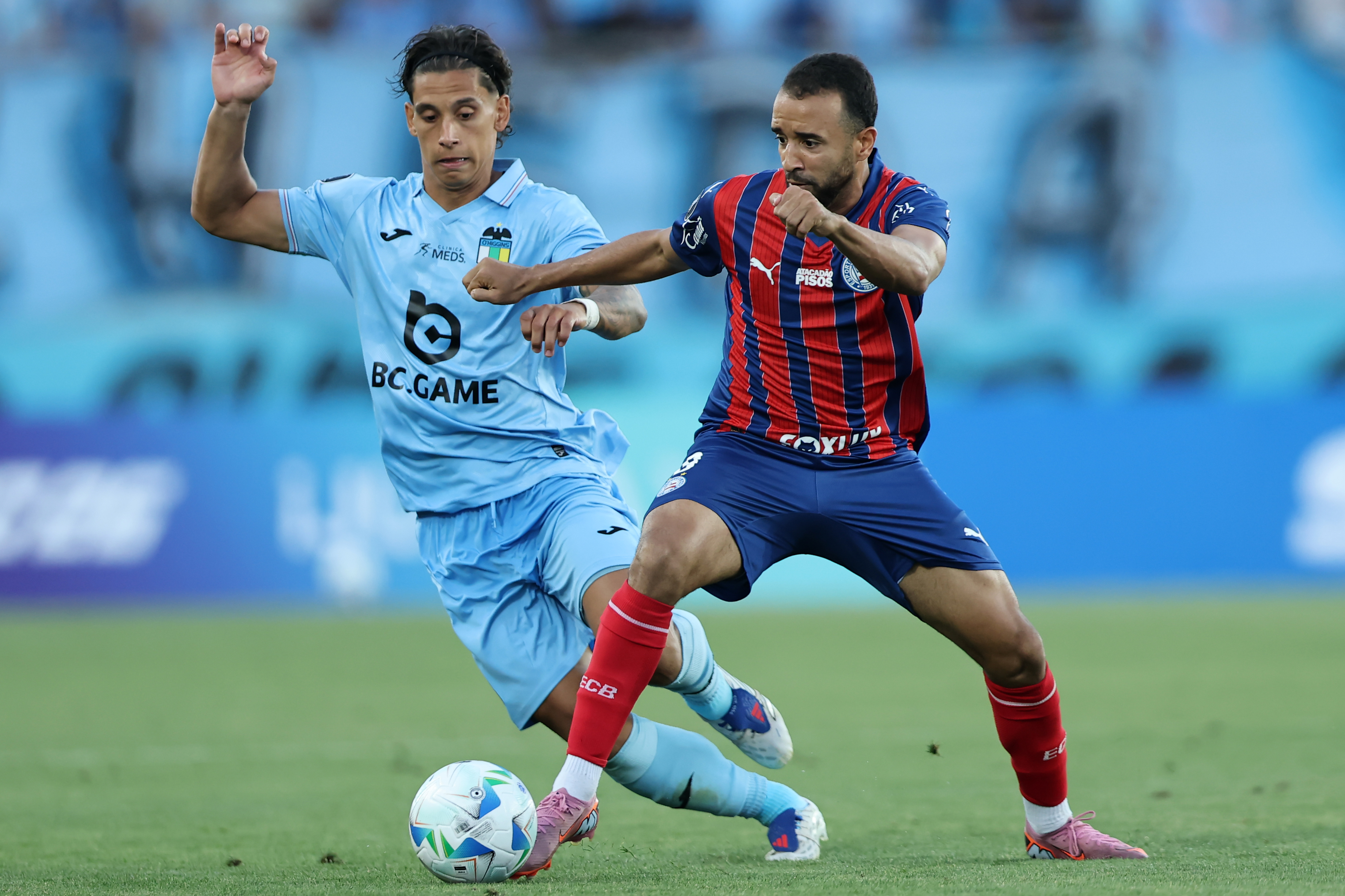 The "Capo de Provincia" faces the Brazilian side in Rancagua for the first leg of the continental second round Rancagua, Chile – February 18, 2026: O'Higgins de Rancagua faces Esporte Clube Bahia in the sec...