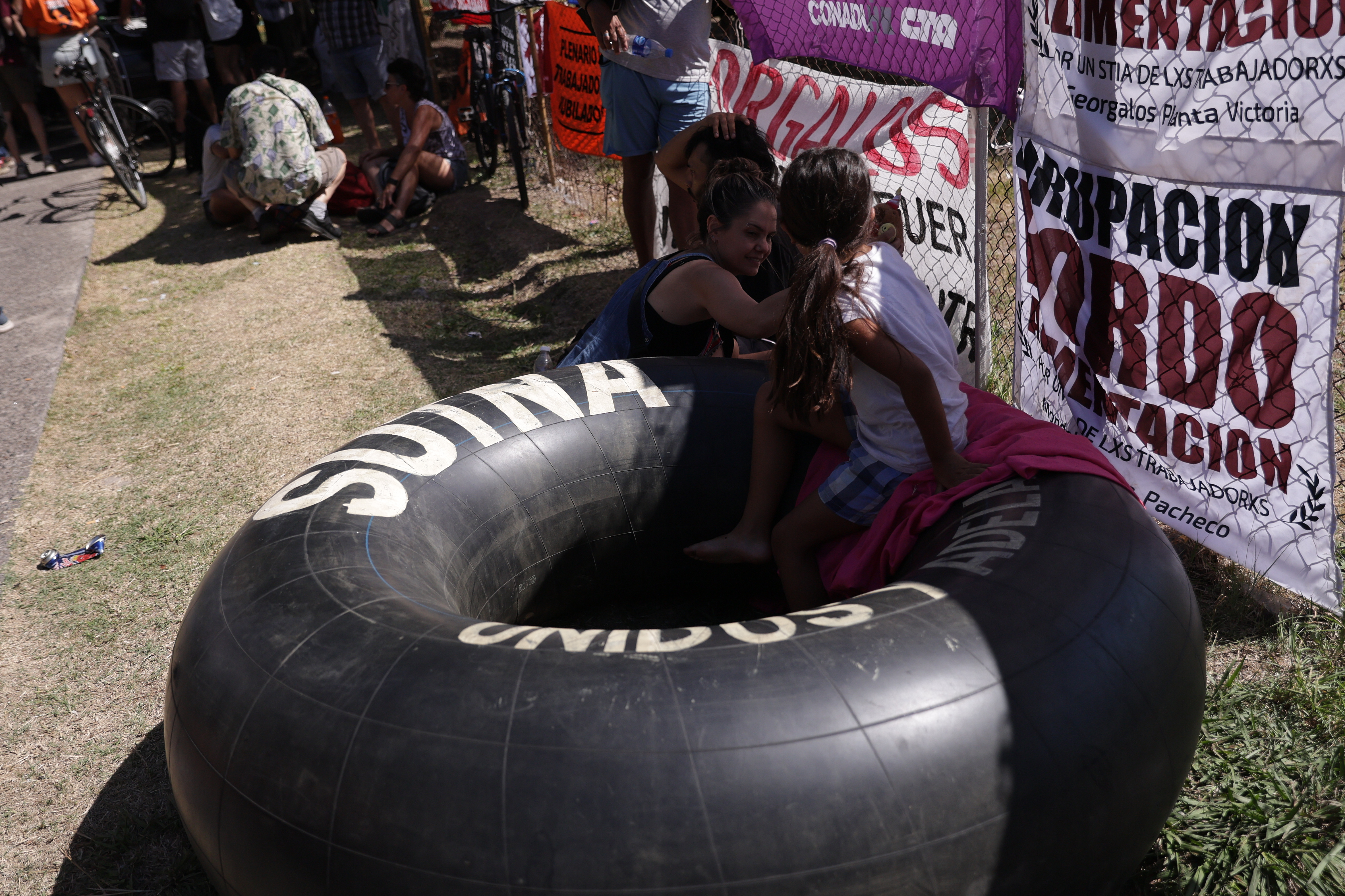 The only national tire manufacturer ceases operations after 80 years, leaving 920 workers unemployed in Buenos Aires San Fernando, Argentina – February 18, 2026: Fate employees were greeted with an announcement o...