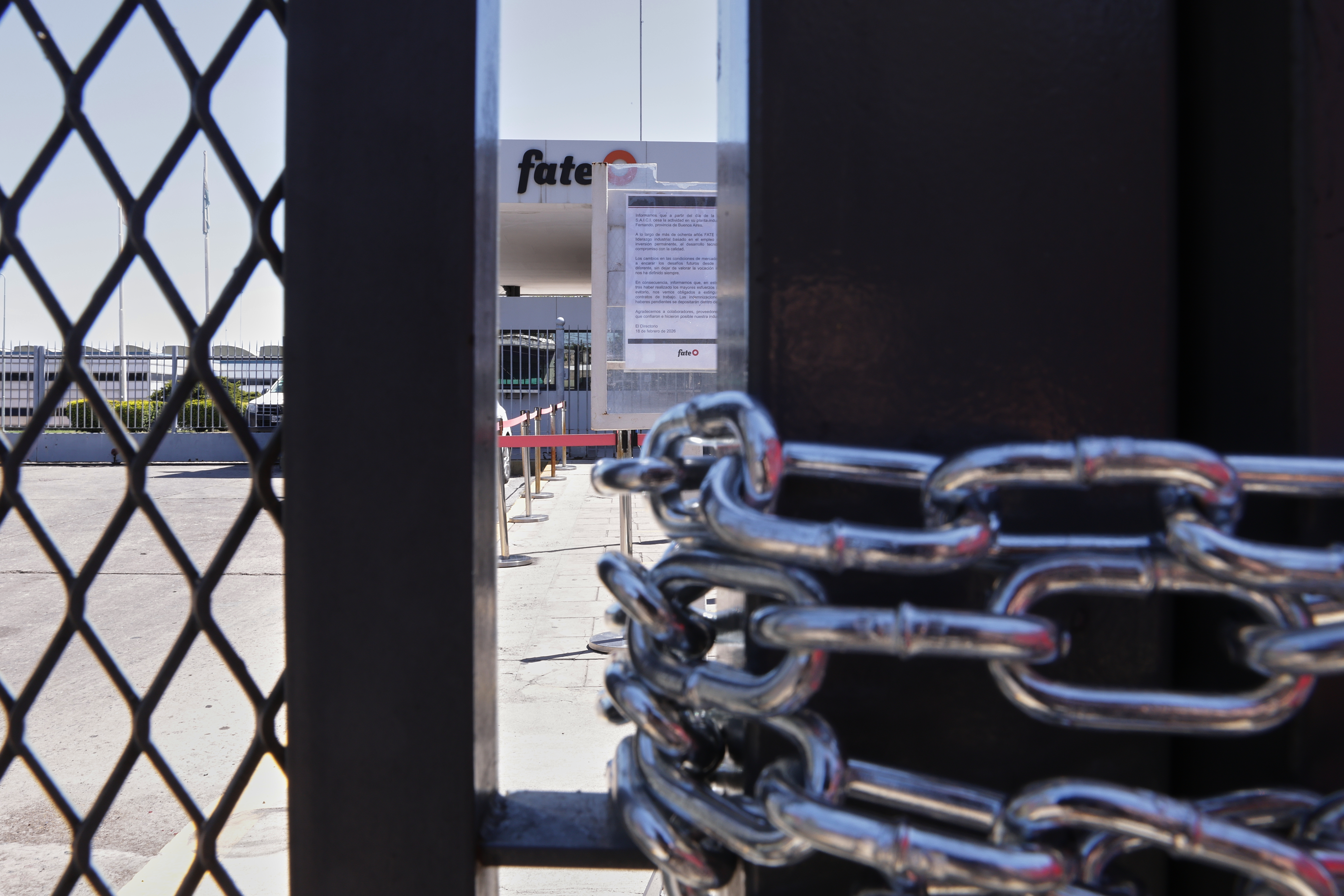 The only national tire manufacturer ceases operations after 80 years, leaving 920 workers unemployed in Buenos Aires San Fernando, Argentina – February 18, 2026: Fate employees were greeted with an announcement o...