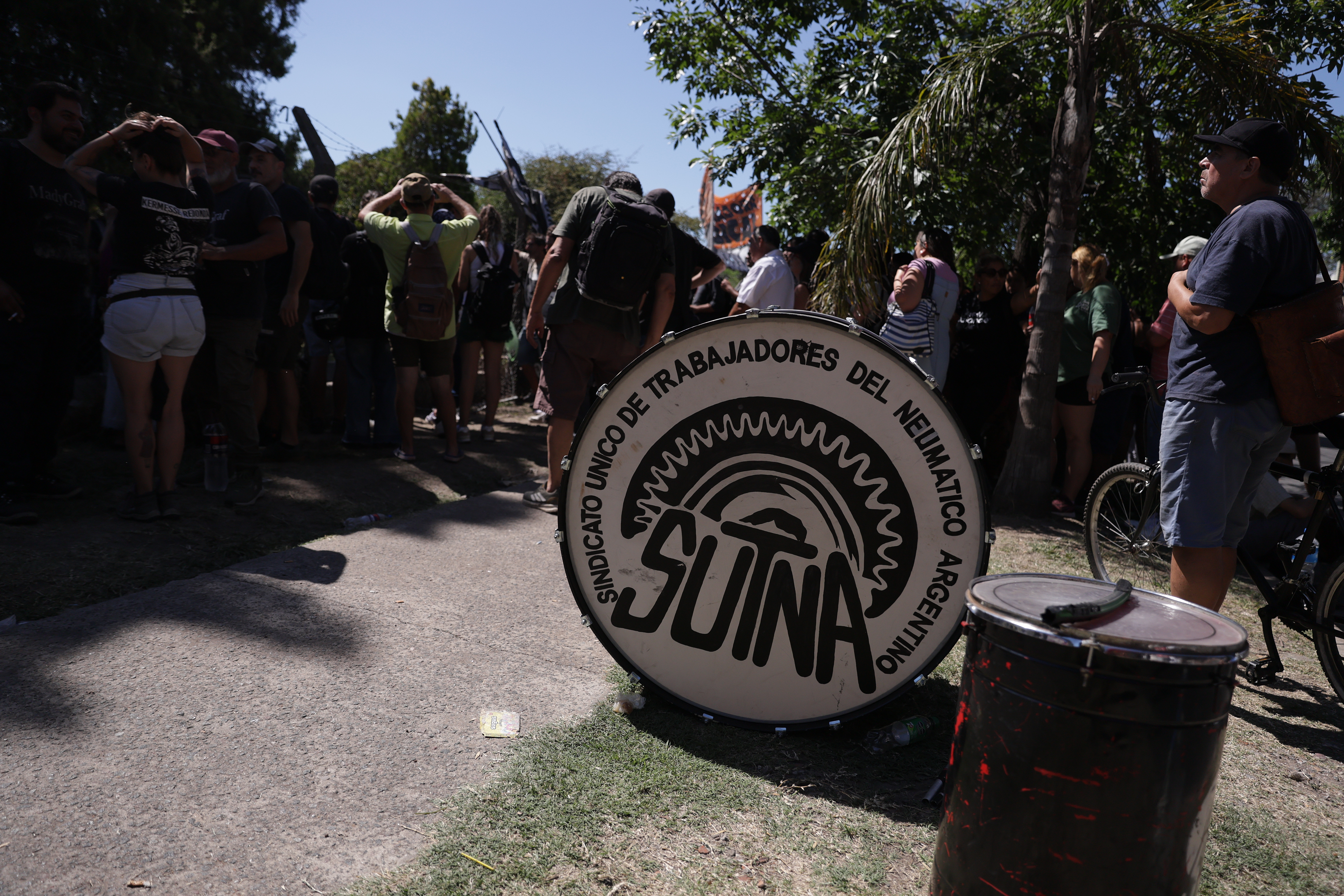 The only national tire manufacturer ceases operations after 80 years, leaving 920 workers unemployed in Buenos Aires San Fernando, Argentina – February 18, 2026: Fate employees were greeted with an announcement o...