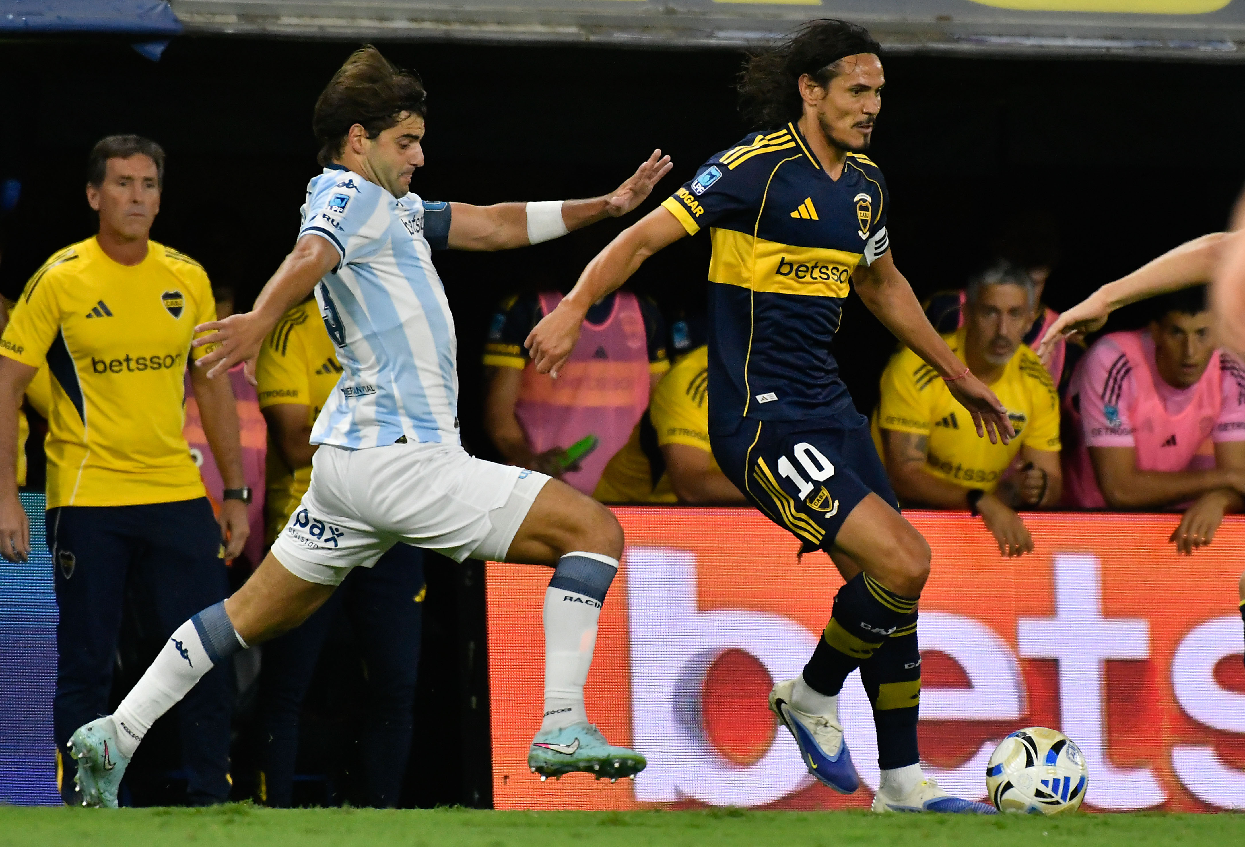 The "Xeneize" side left the pitch under a chorus of whistles after a 0-0 draw against "La Academia" in round 6 of the Apertura Buenos Aires, Argentina – February 20, 2026: EDINSON CAVANI (R). Boca Juniors and Racing Club d...