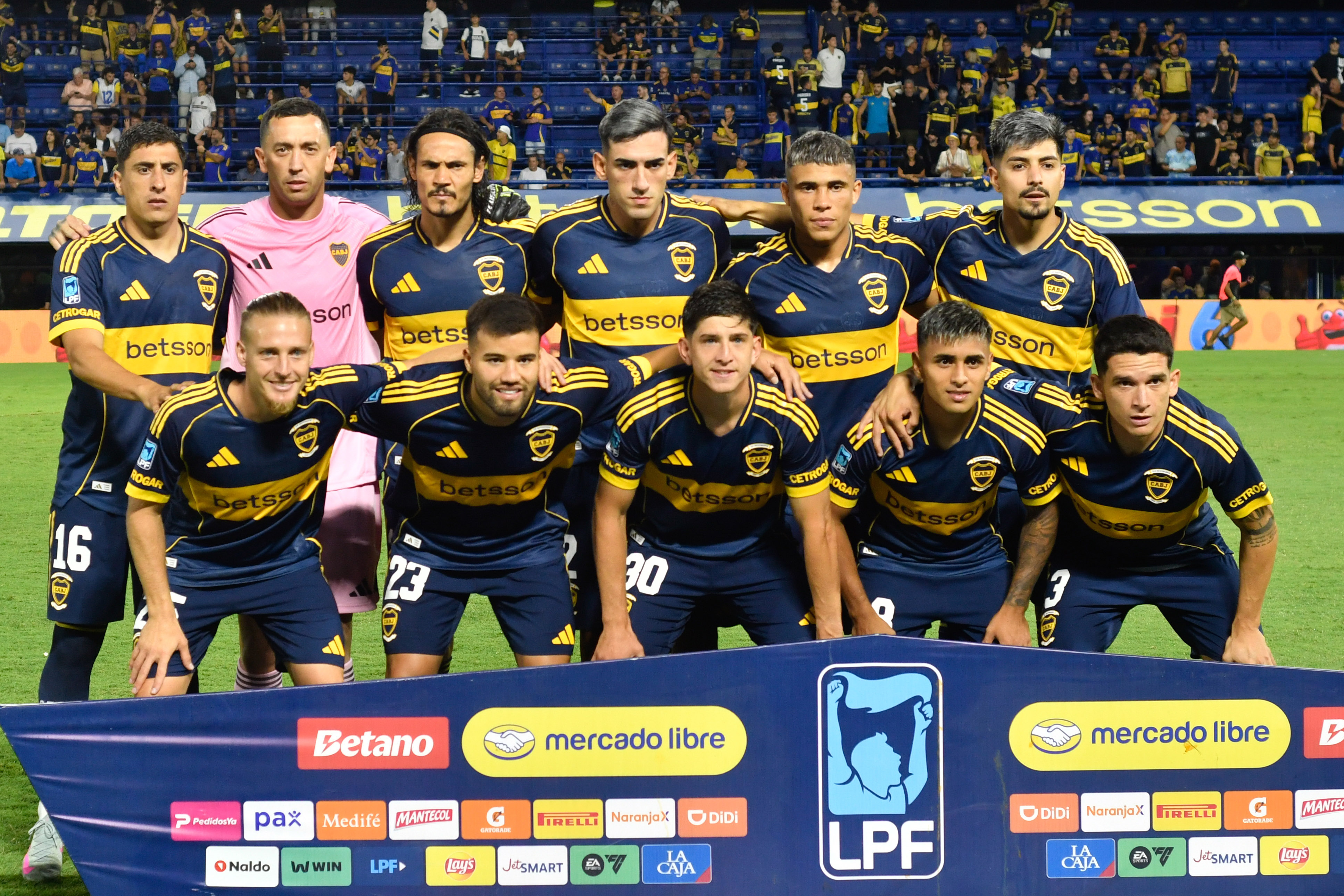 The "Xeneize" side left the pitch under a chorus of whistles after a 0-0 draw against "La Academia" in round 6 of the Apertura Buenos Aires, Argentina – February 20, 2026: Boca Juniors and Racing Club drew 0-0 at the Alber...