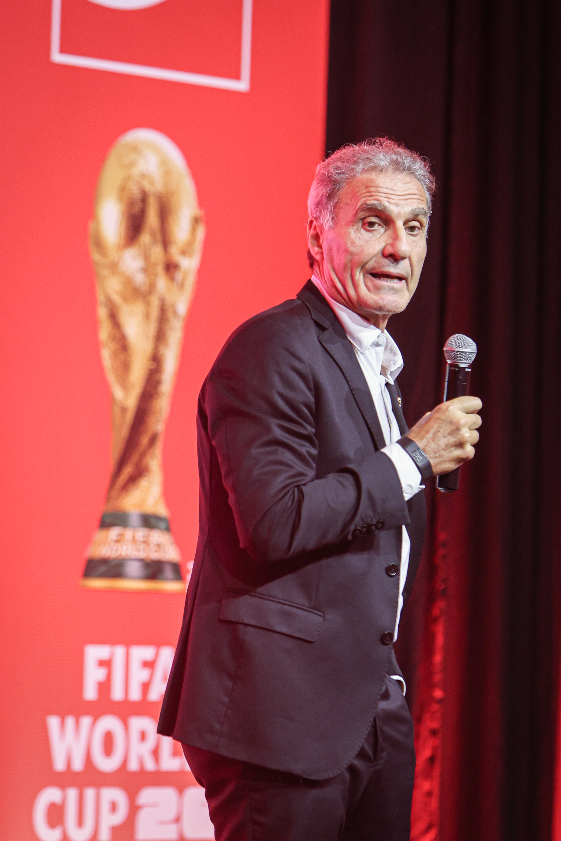 Montevideo, Uruguay – 22 febrero, 2026: El Trofeo de la Copa del Mundo es exhibido en Uruguay g...