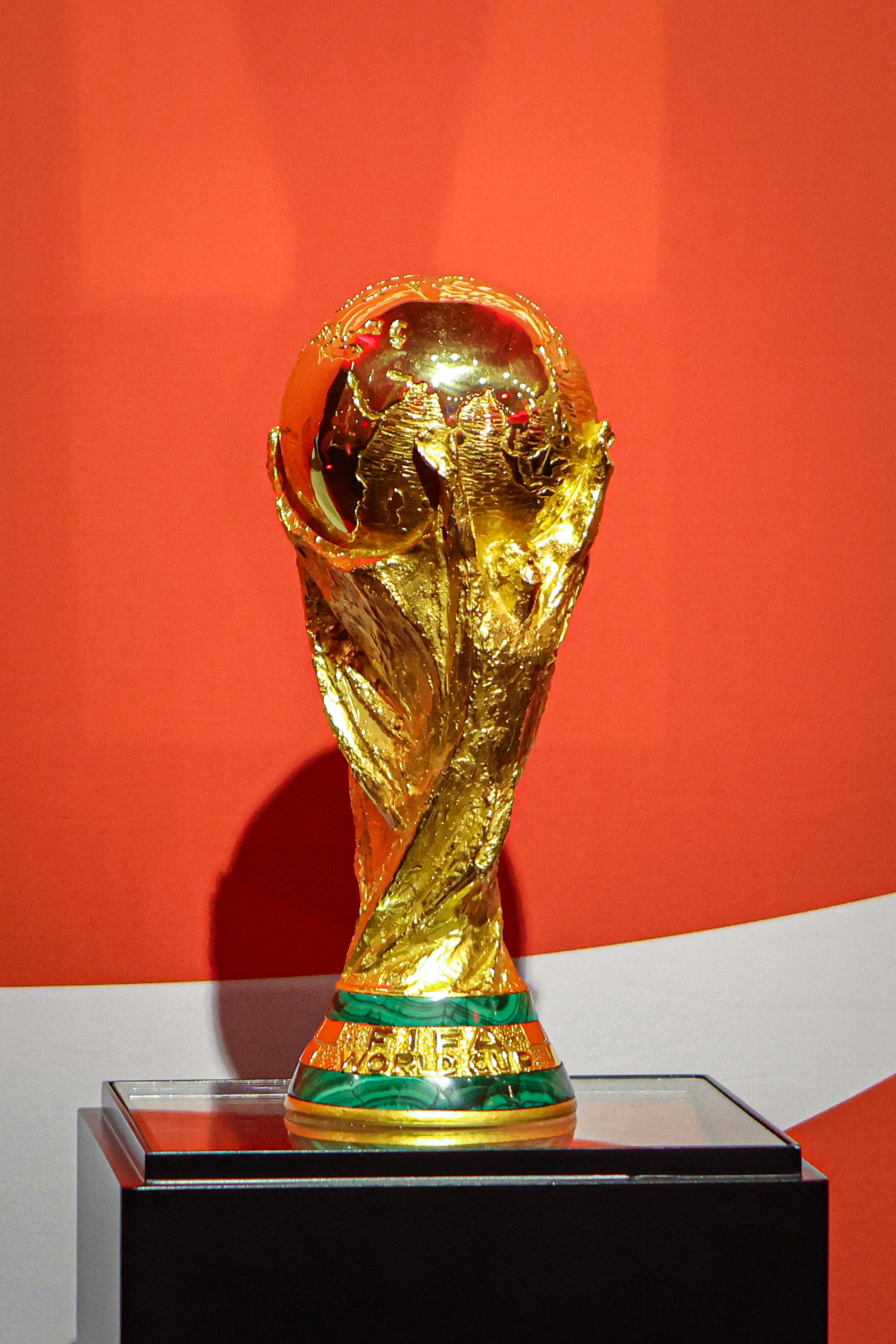 FIFA World Cup Trophy Tour 2026 Montevideo, Uruguay – 22 febrero, 2026: El Trofeo de la Copa del Mundo es exhibido en Uruguay g...